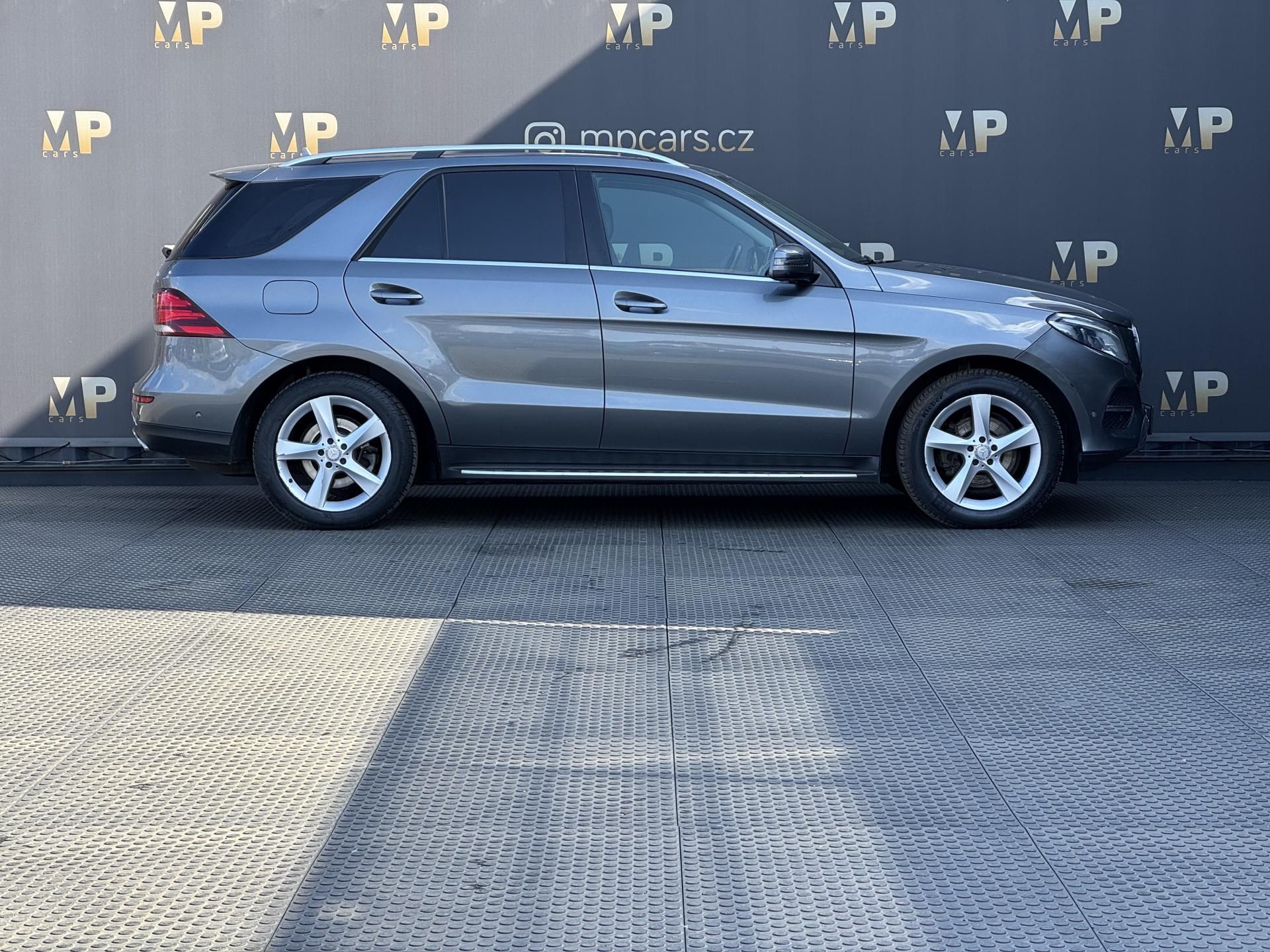 Mercedes-Benz GLE, 350D 190kW 4M, AIRMATIC, 360° - fotka 4
