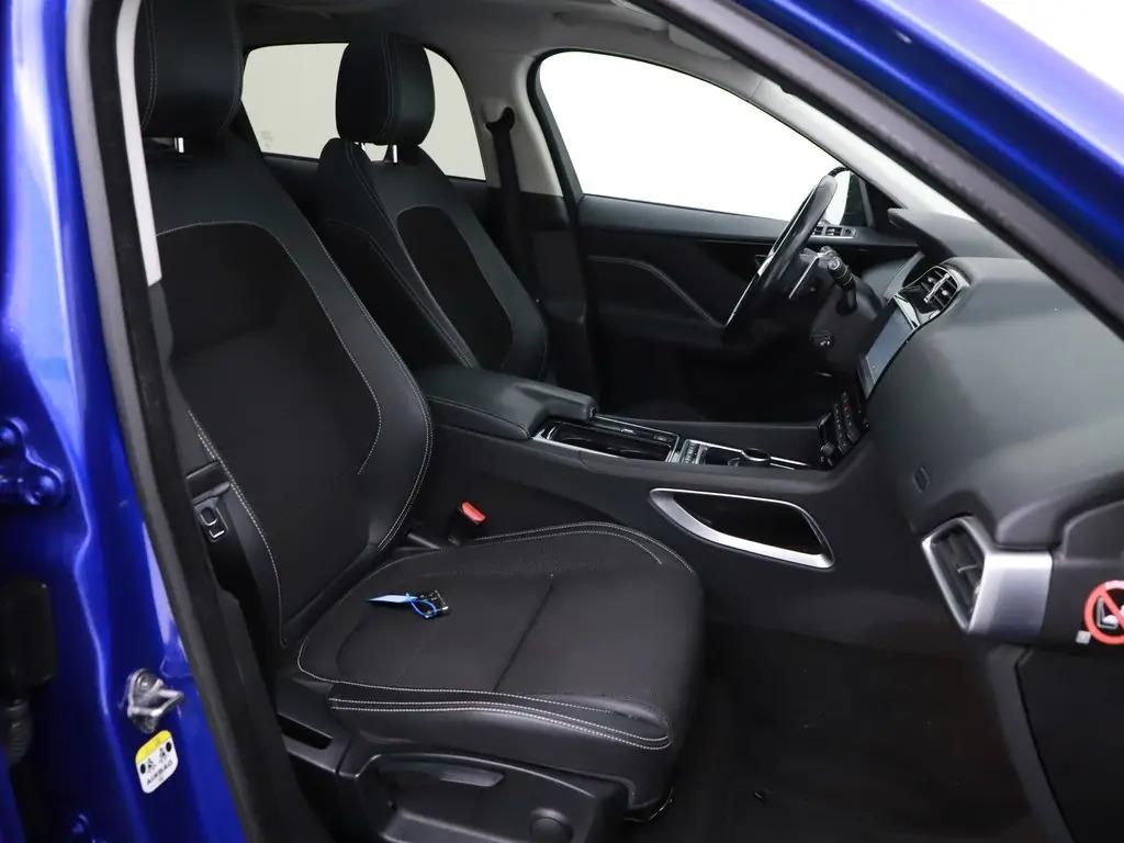 Jaguar F-Pace, 25D AWD 177kW R-Sport DPH TZ - fotka 5