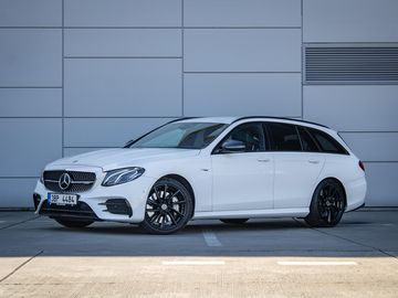 Mercedes-AMG  53 4MATIC+ A/T,