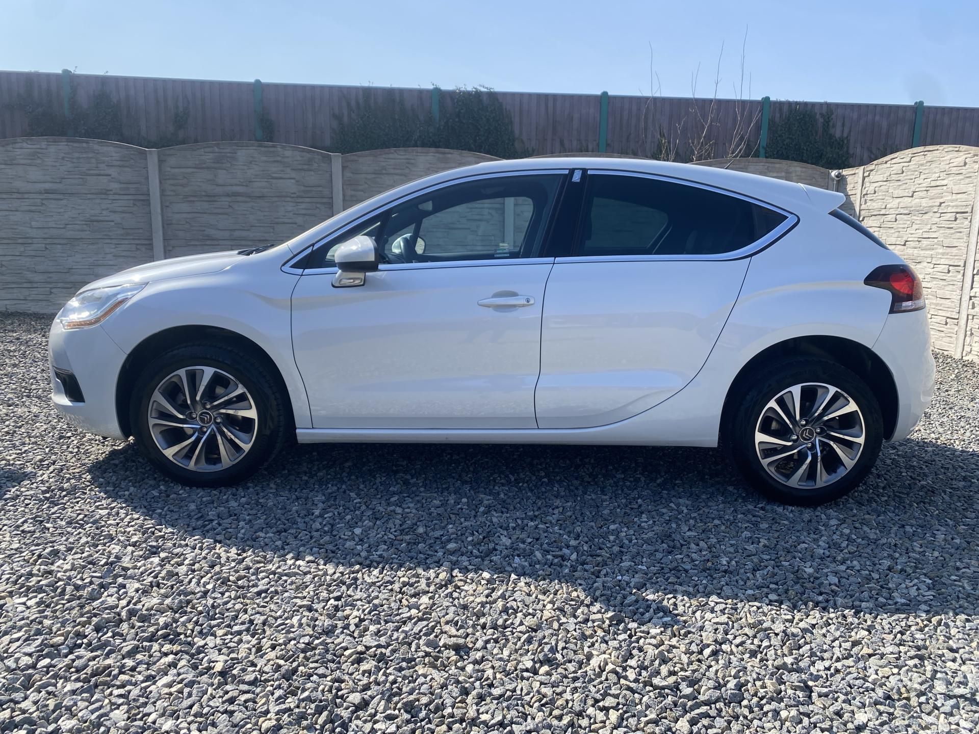 Citroën DS4, 1.6i 16V 120PS EXCLUSIVE TOP!! - fotka 5