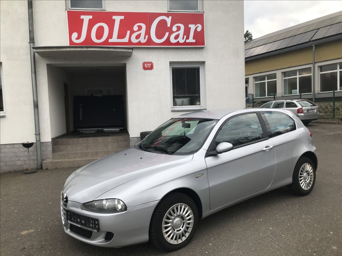 Alfa Romeo 147, 1,6 i 3dv. 77kW - fotka 2