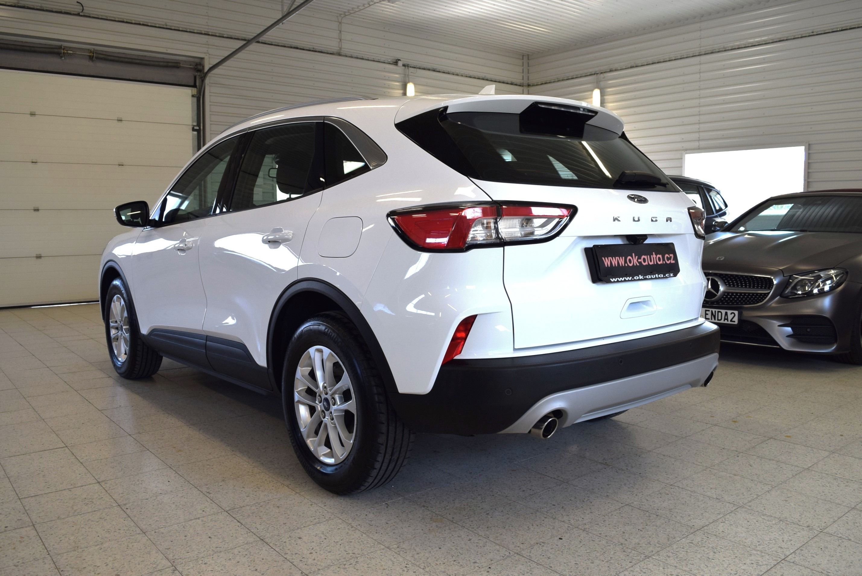Ford Kuga, 1.5 EBLUE TITANIUM 56 000 KM - fotka 3