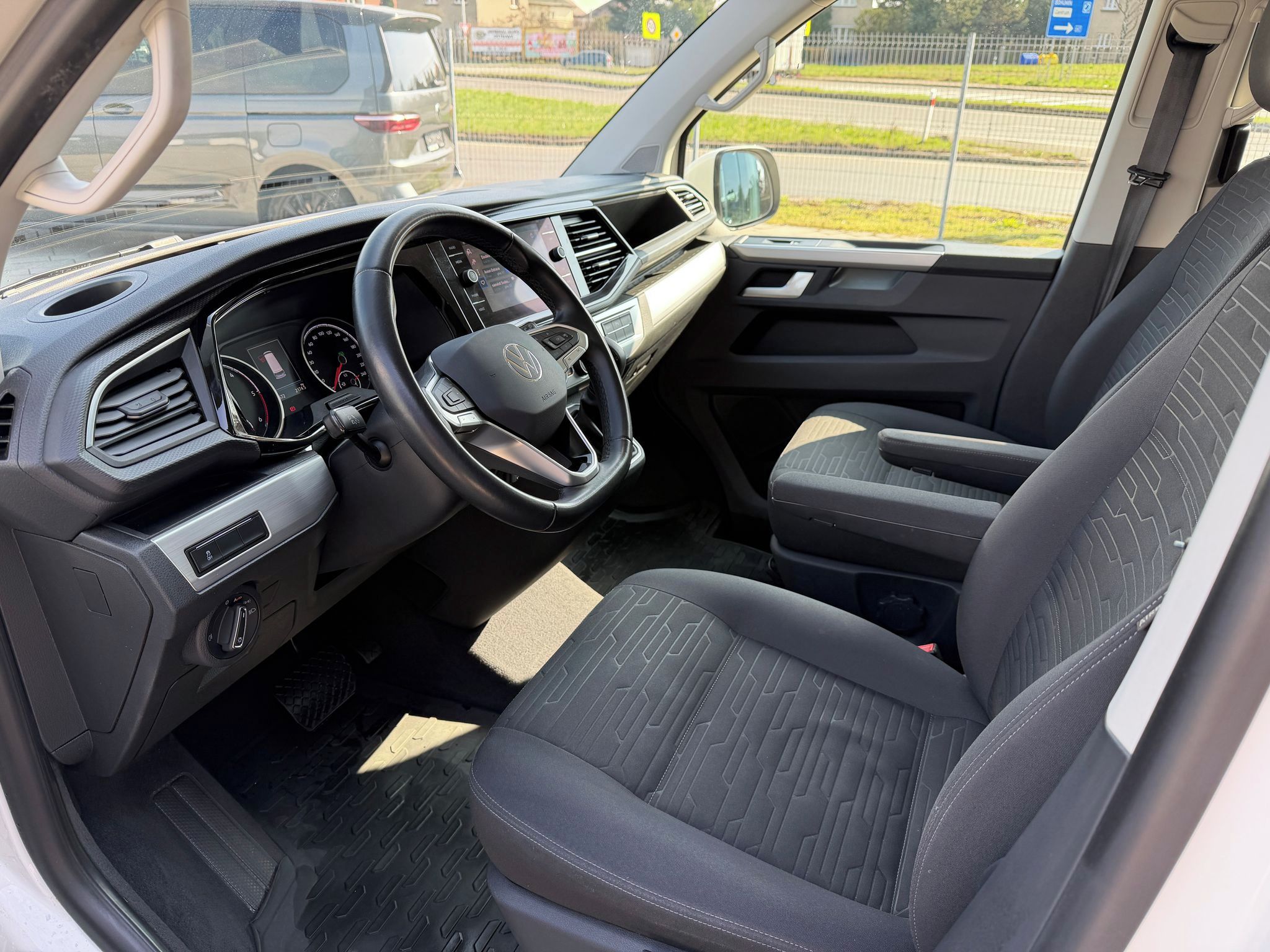 Volkswagen Multivan, Comfortline  7míst 2,0TDI 110k - fotka 5
