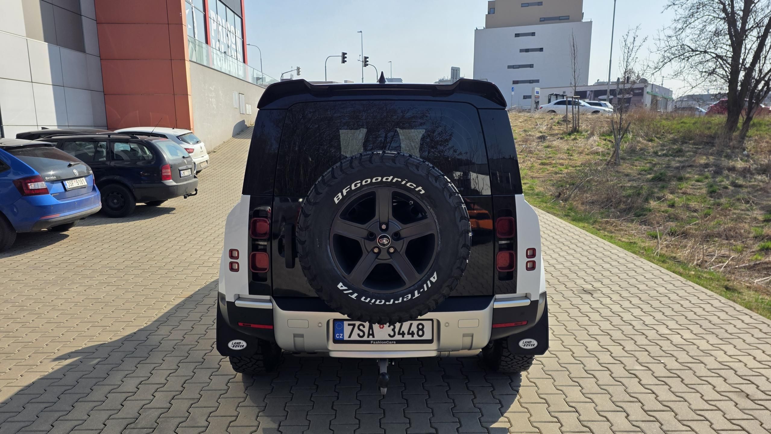 Land Rover Defender, TOP STAV VZDUCH VELKÝ SERVIS - fotka 5