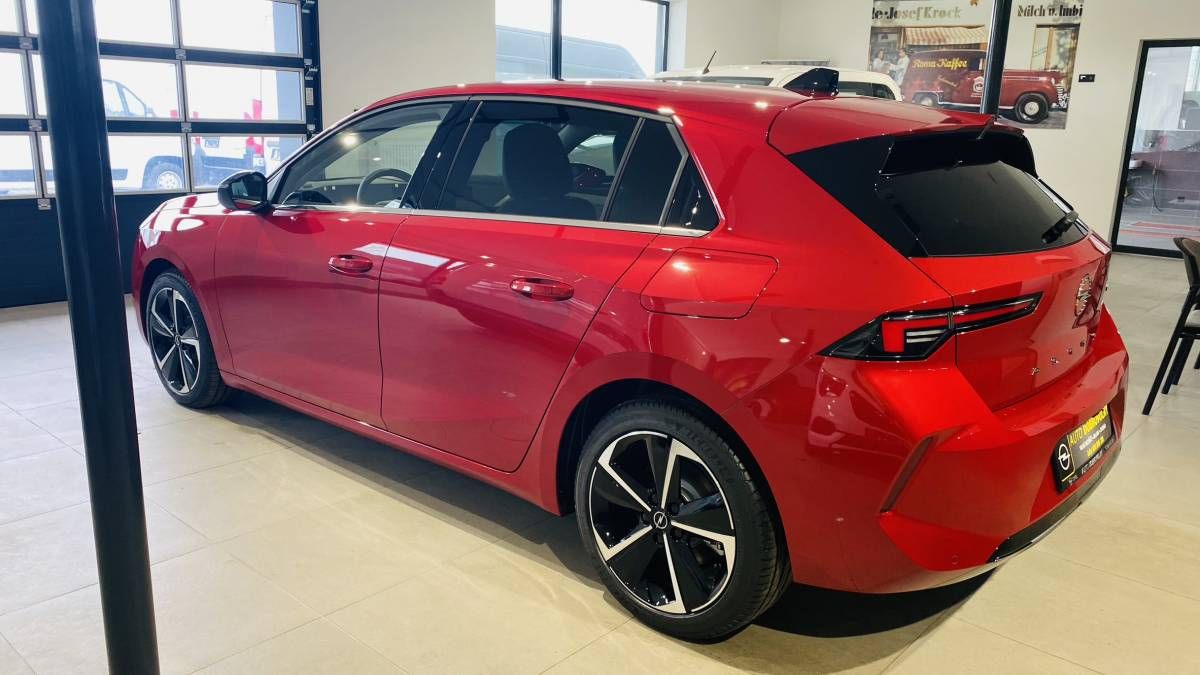 Opel Astra, Elegance HB 1.6 PHEV 132kW/180 - fotka 6