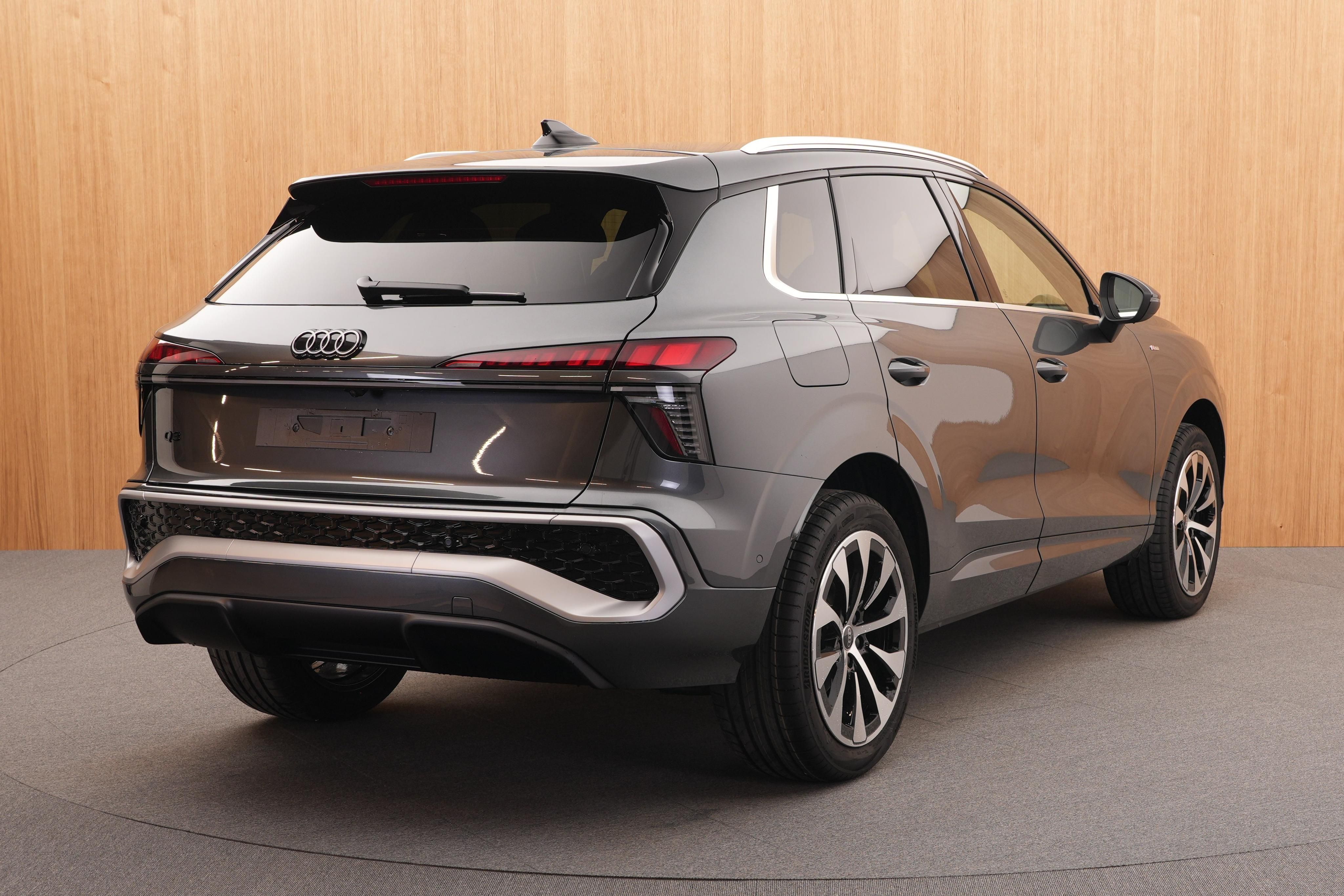 Audi Q3, S line  35 TFSI 110 kW - fotka 4