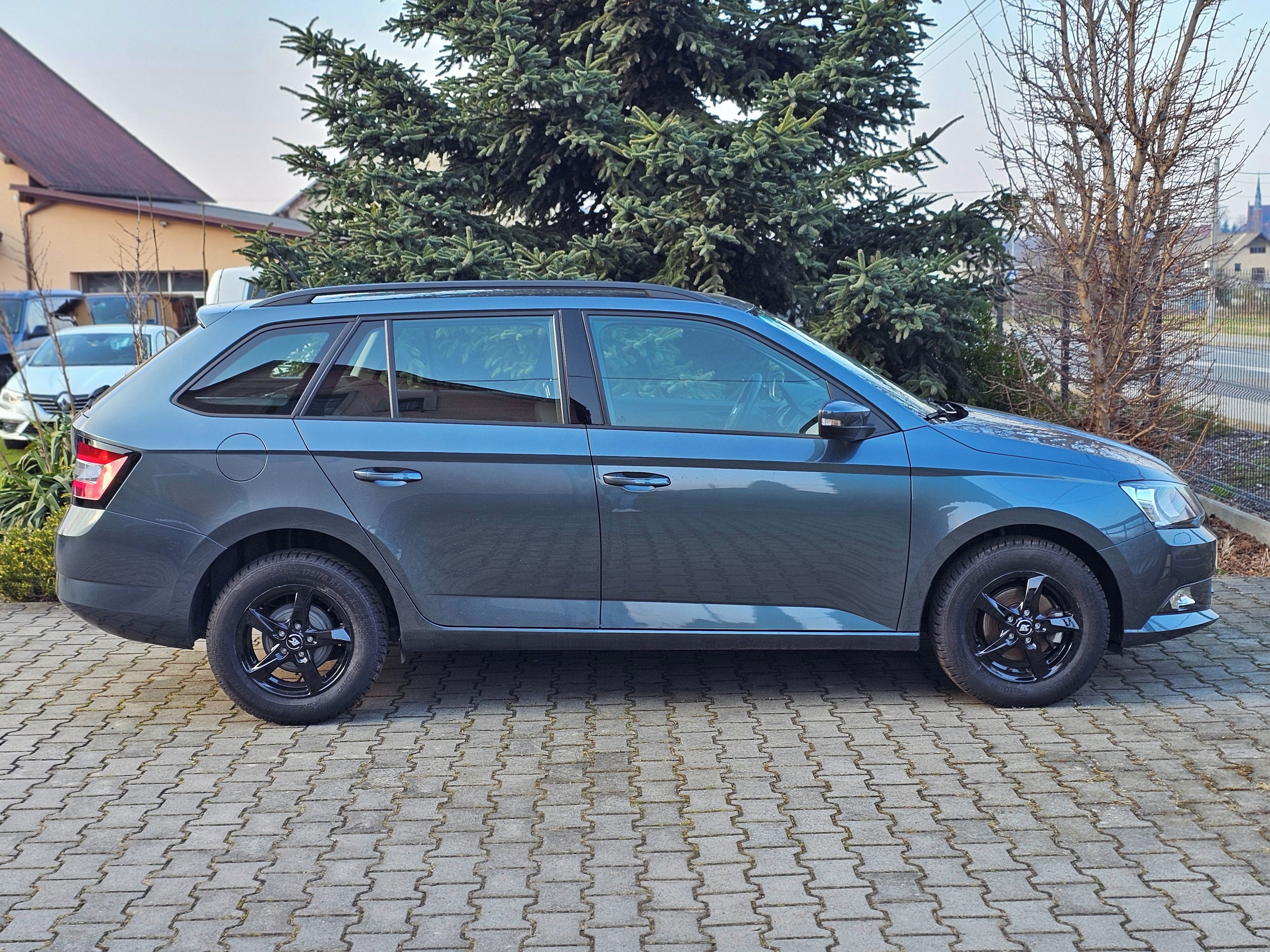 Škoda Fabia, 1.0 MPi Combi Cool Plus - fotka 4