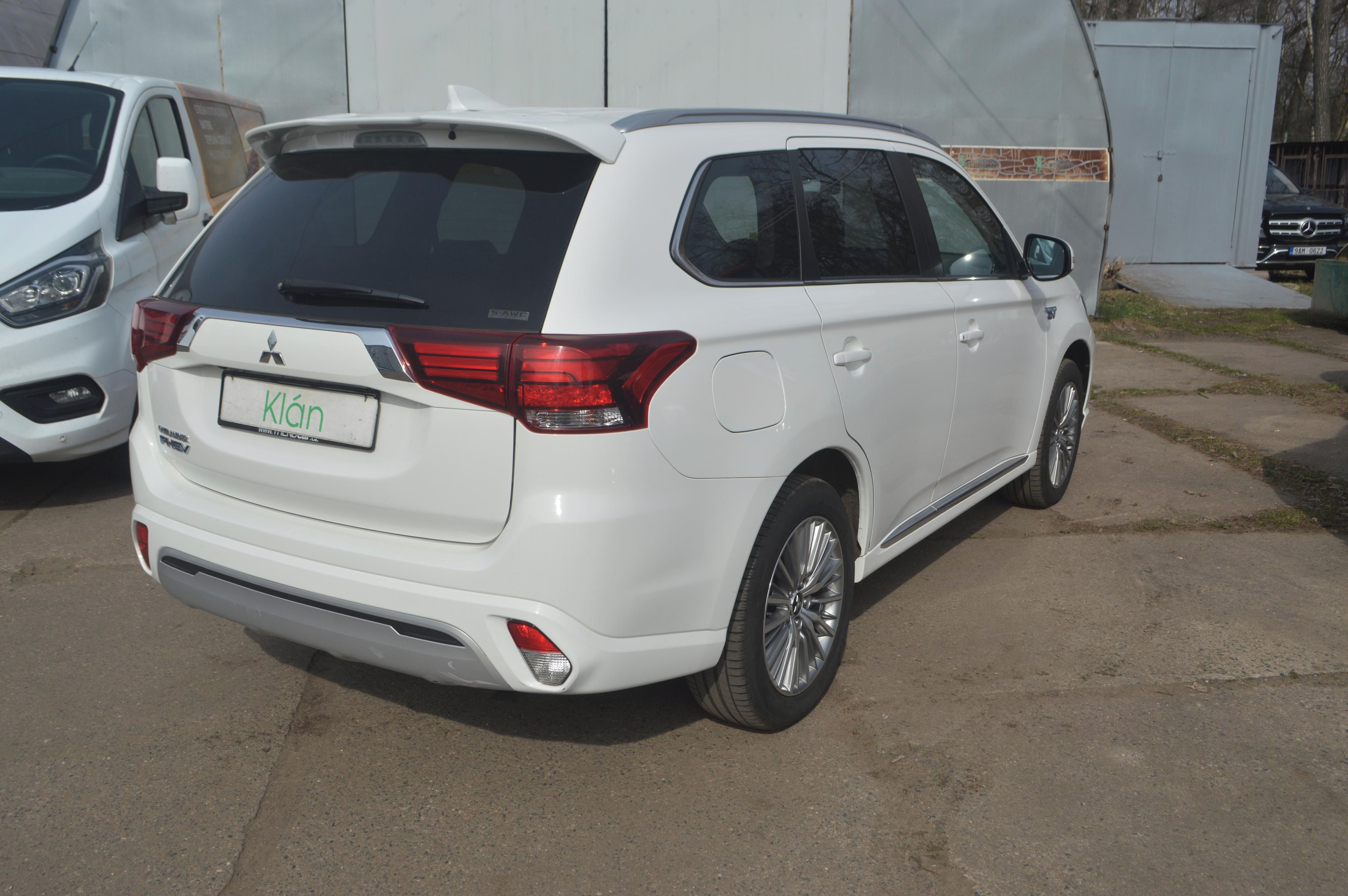 Mitsubishi Outlander, 2,4PHEV 1.MAJ 4x4 CEBIA TOP - fotka 6
