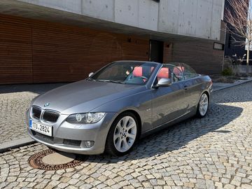CABRIO 330i e93 vždy garáž