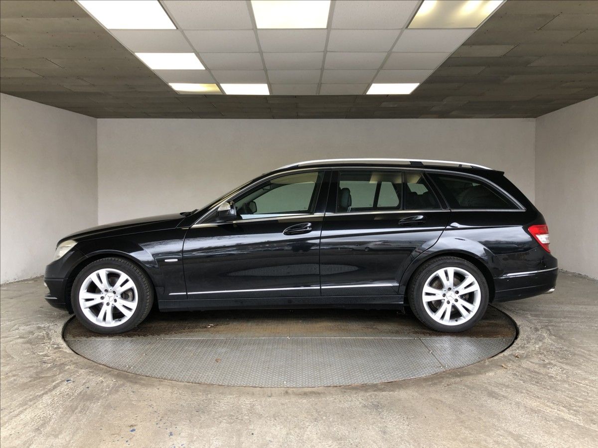 Mercedes-Benz Třídy C, 2,2 220 CDI - fotka 4
