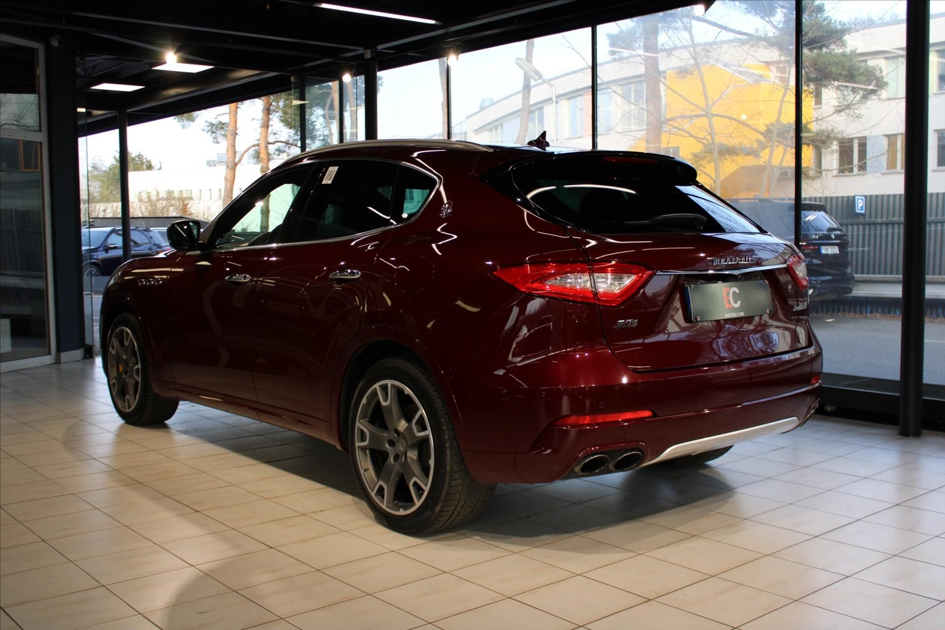 Maserati Levante, SQ4 GranLusso ACC/Pano/B&W - fotka 4