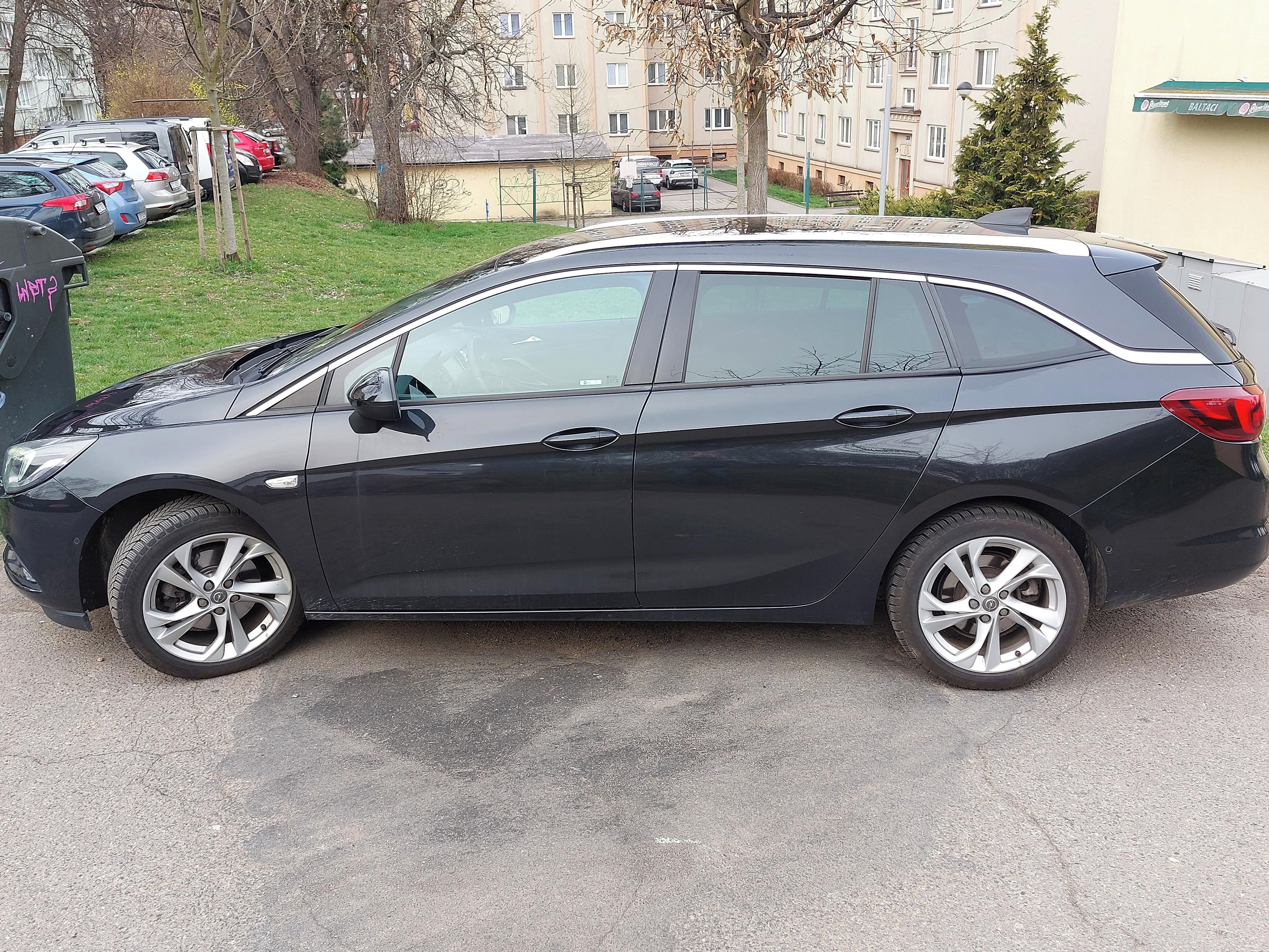 Opel Astra, 1,6 CDTI 81kw - fotka 6