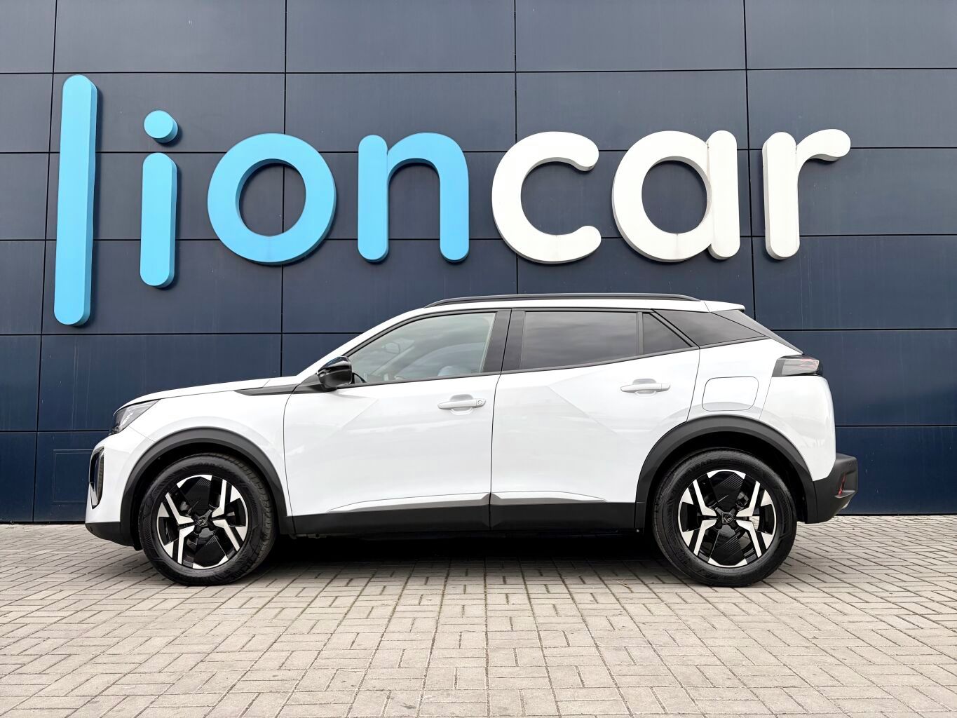 Peugeot 2008, ALLURE, 130 koní, Automat 8st. - fotka 4