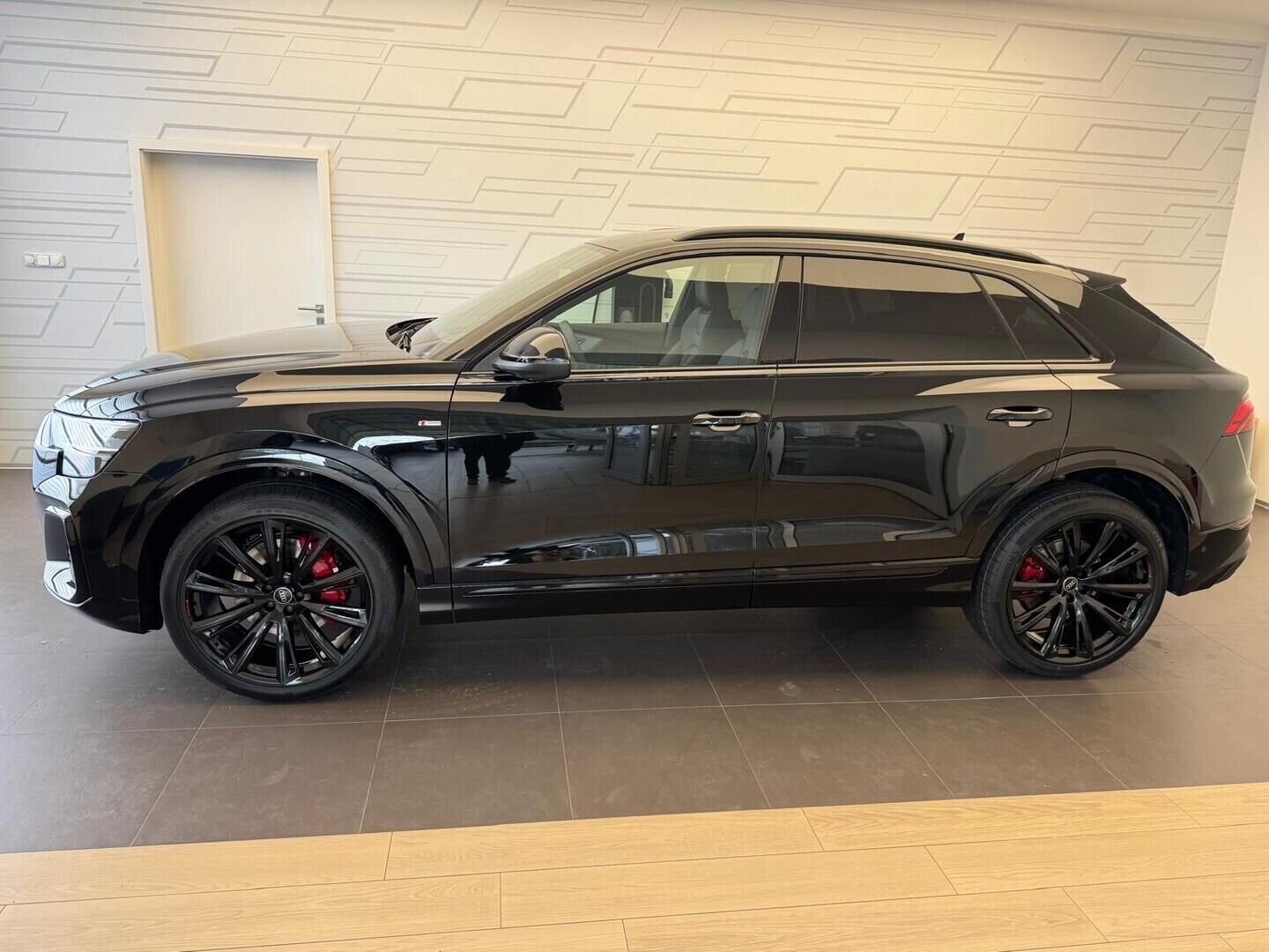 Audi Q8, SUV  50 TDI quattro 210 kW - fotka 4