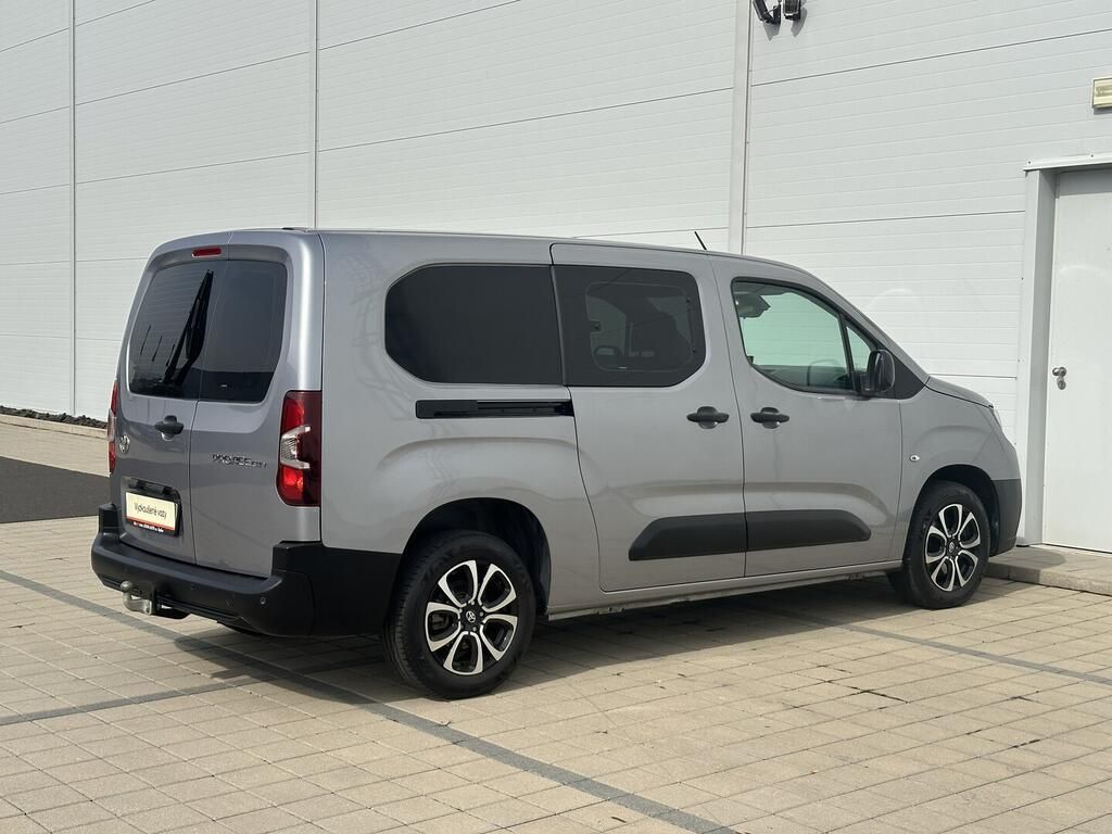 Toyota Proace City, LWB Crewcab 1.5 D-4D 96 kW - fotka 5