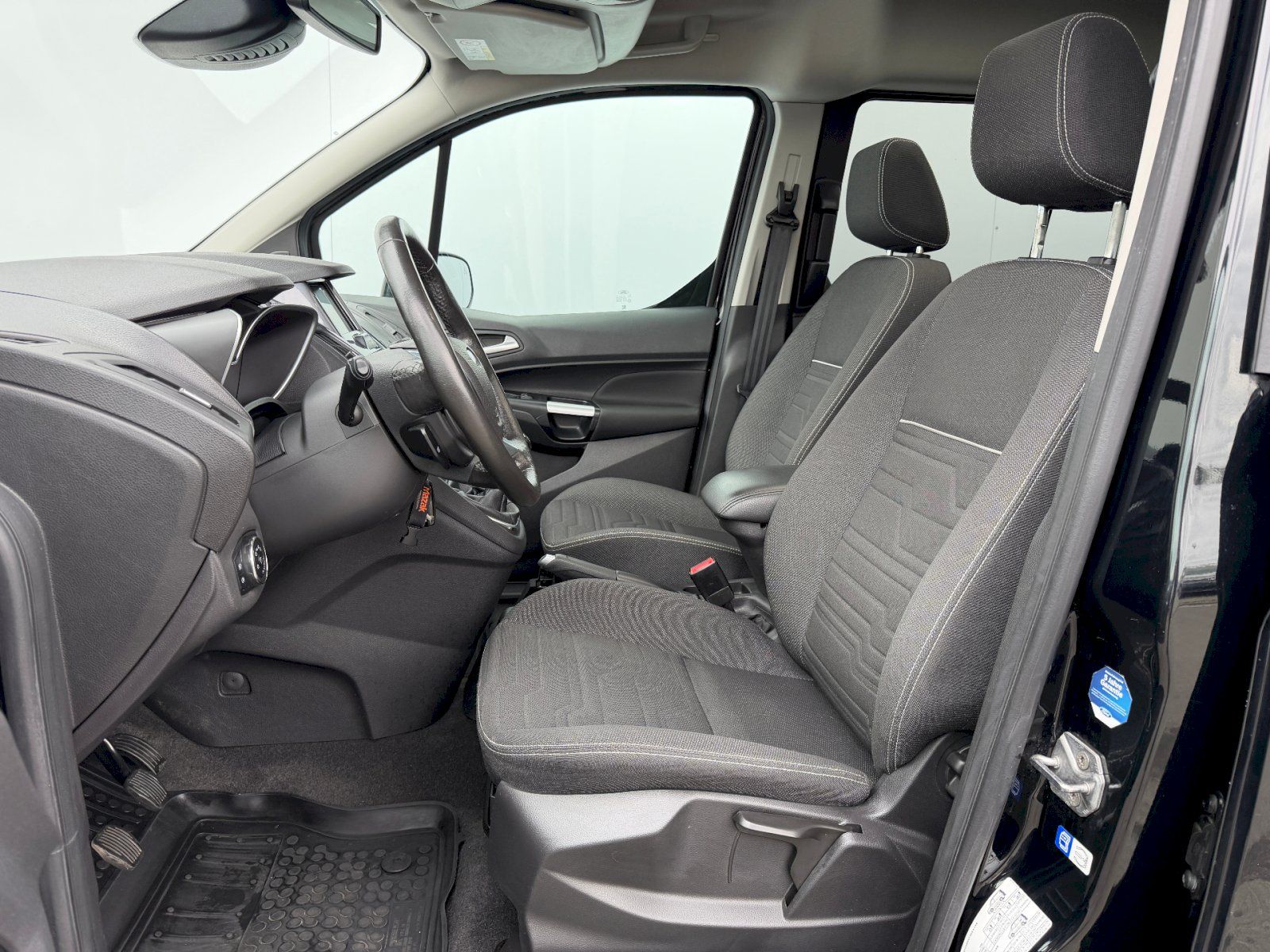Ford Tourneo Connect, 1.5 TDCi 88kW Titanium 7 míst - fotka 5