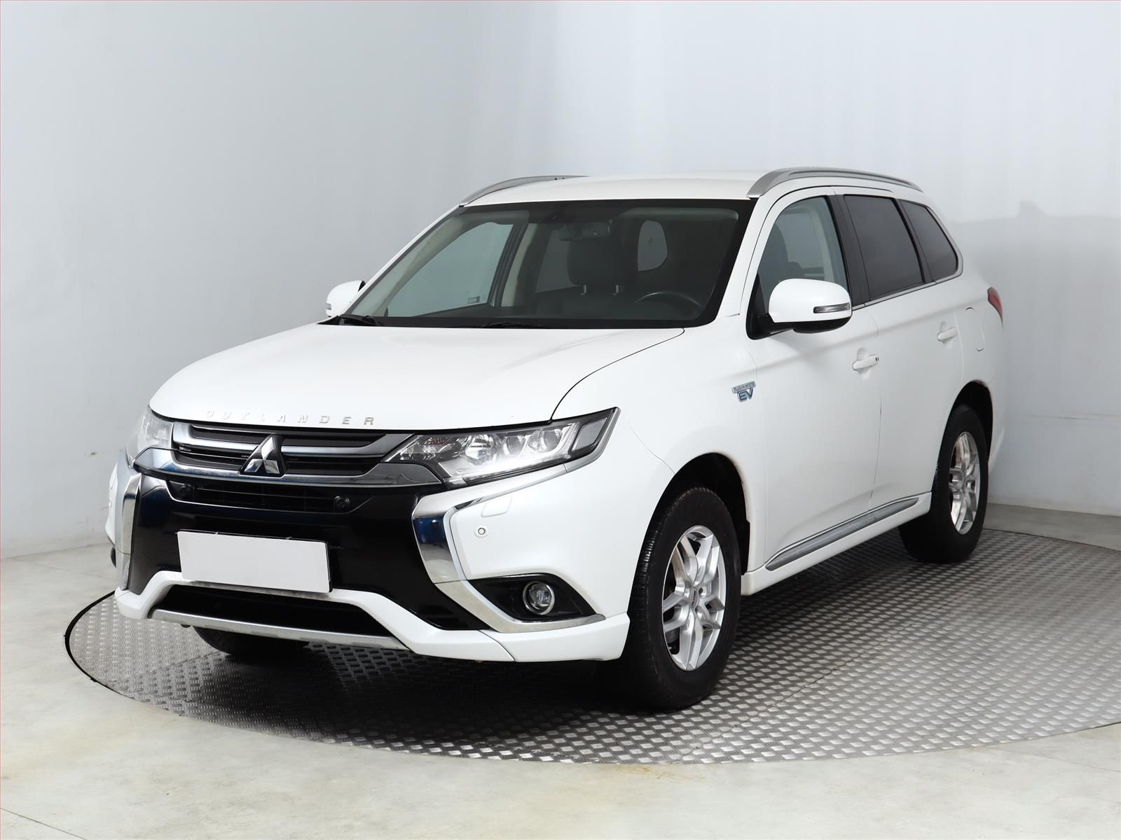 Mitsubishi Outlander, 2.0 PHEV, 4X4, Automat, ČR - fotka 2