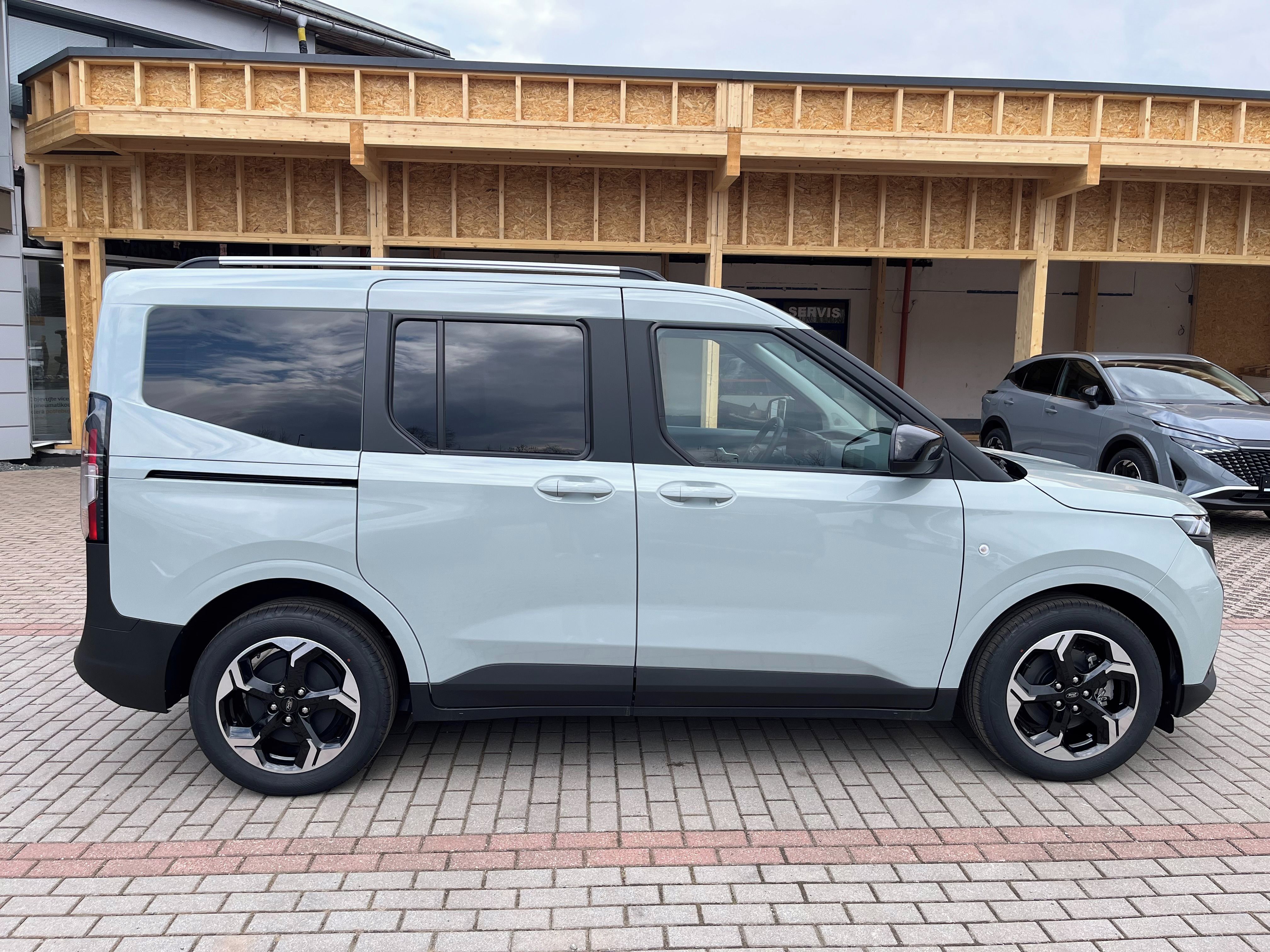 Ford Tourneo Courier, BEV 100 kW 43 kWh 150 Titanium - fotka 6