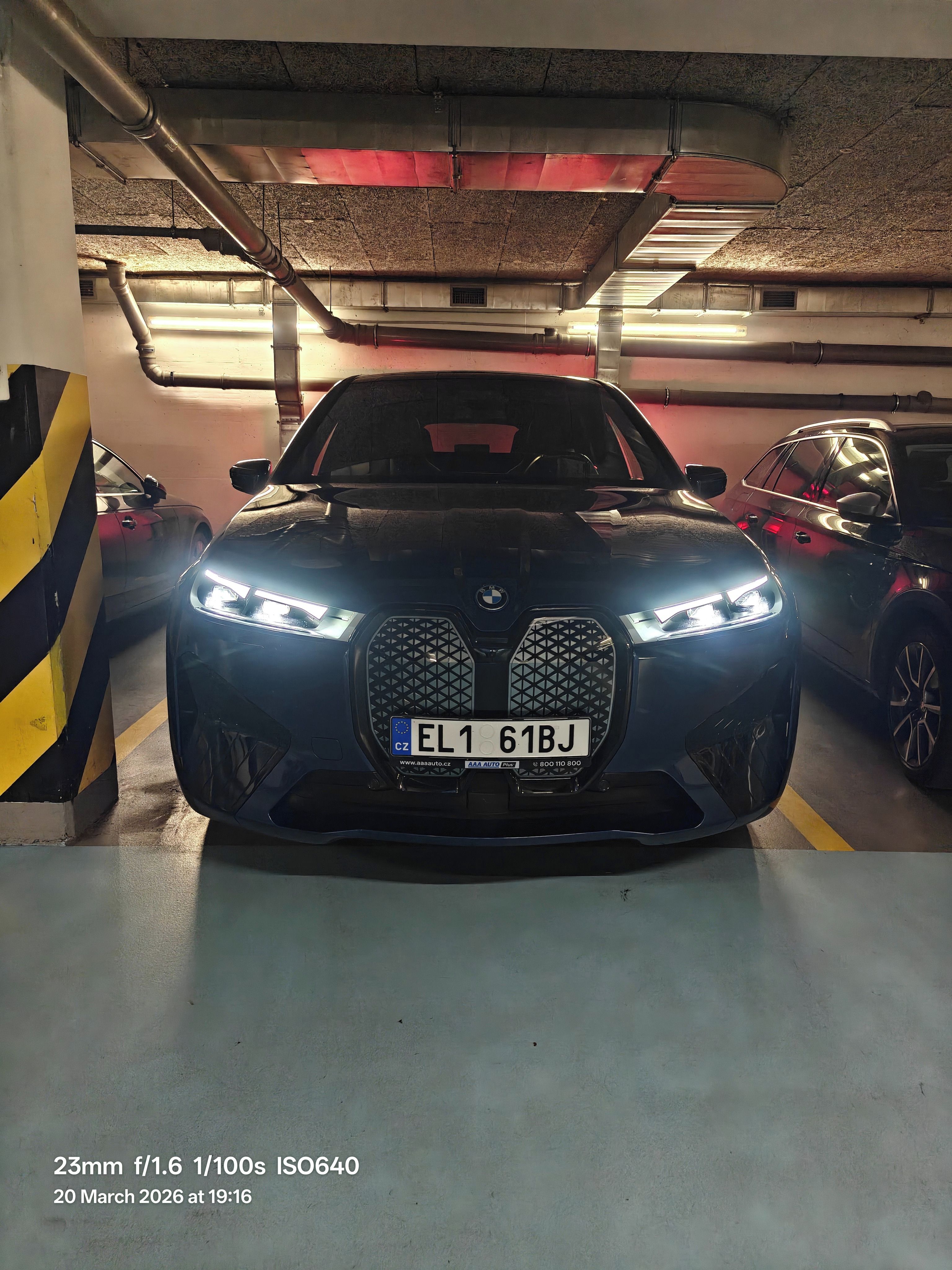 BMW iX, xDrive40 - 29,264km - fotka 4