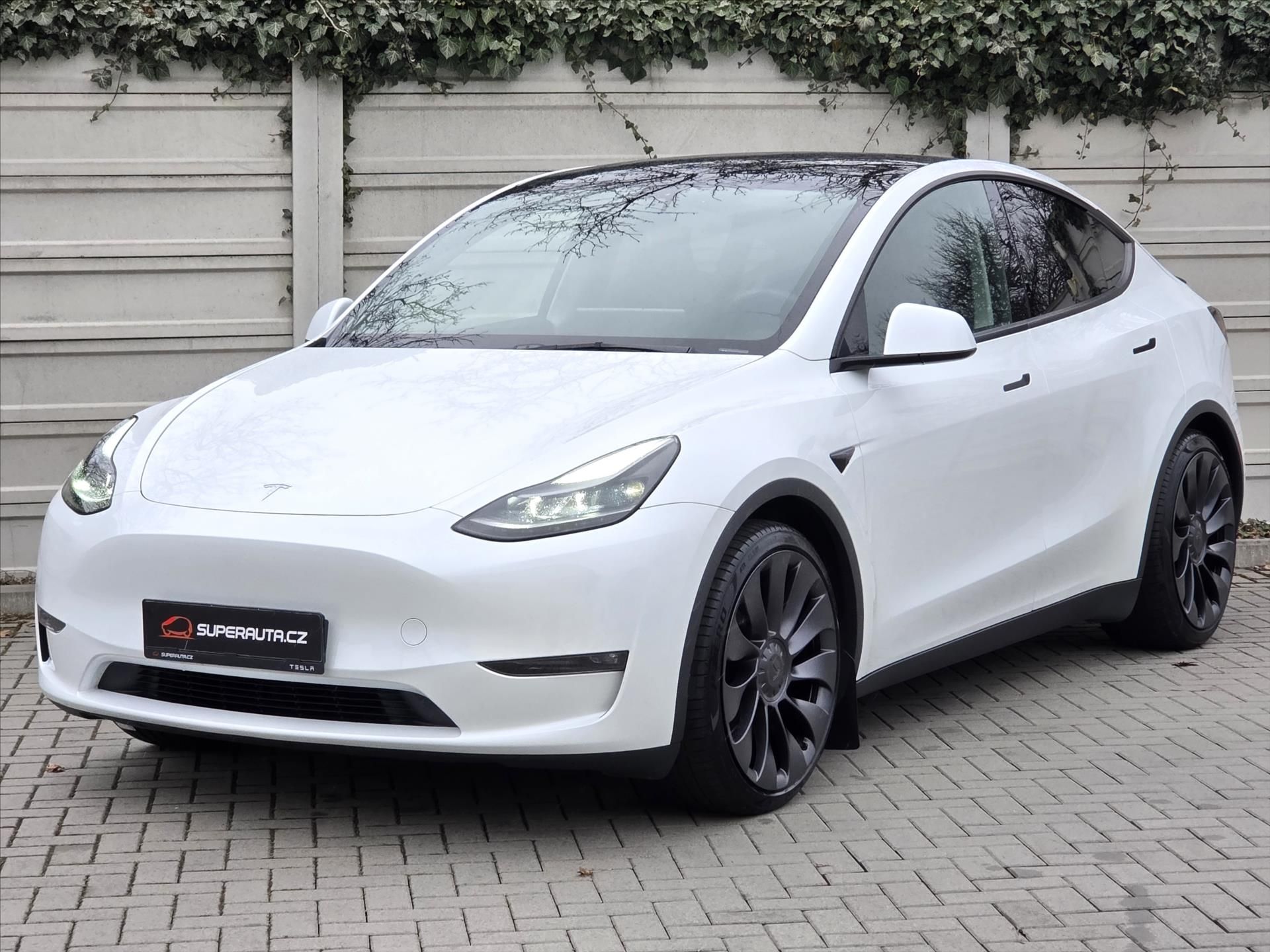 Tesla Model Y, Performance 393kW Tov.Zár. 1.m - fotka 3