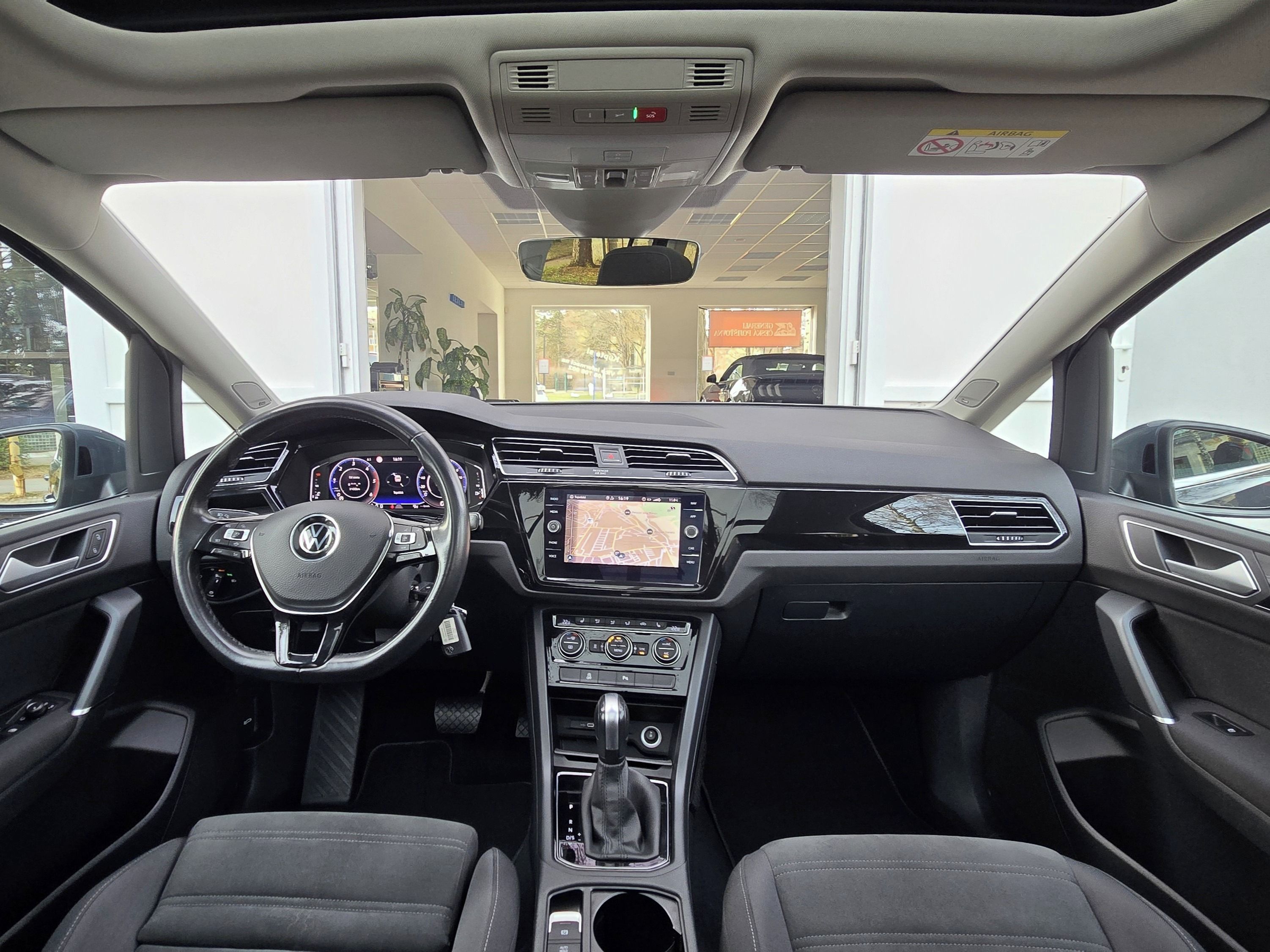 Volkswagen Touran, 2.0TDI DSG Highline 1.maj. DPH - fotka 6
