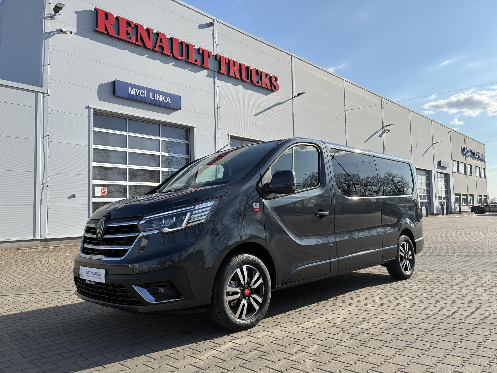 Renault Trafic, COMBI L2H1 170k AT9 RED 8 MÍST - fotka 2