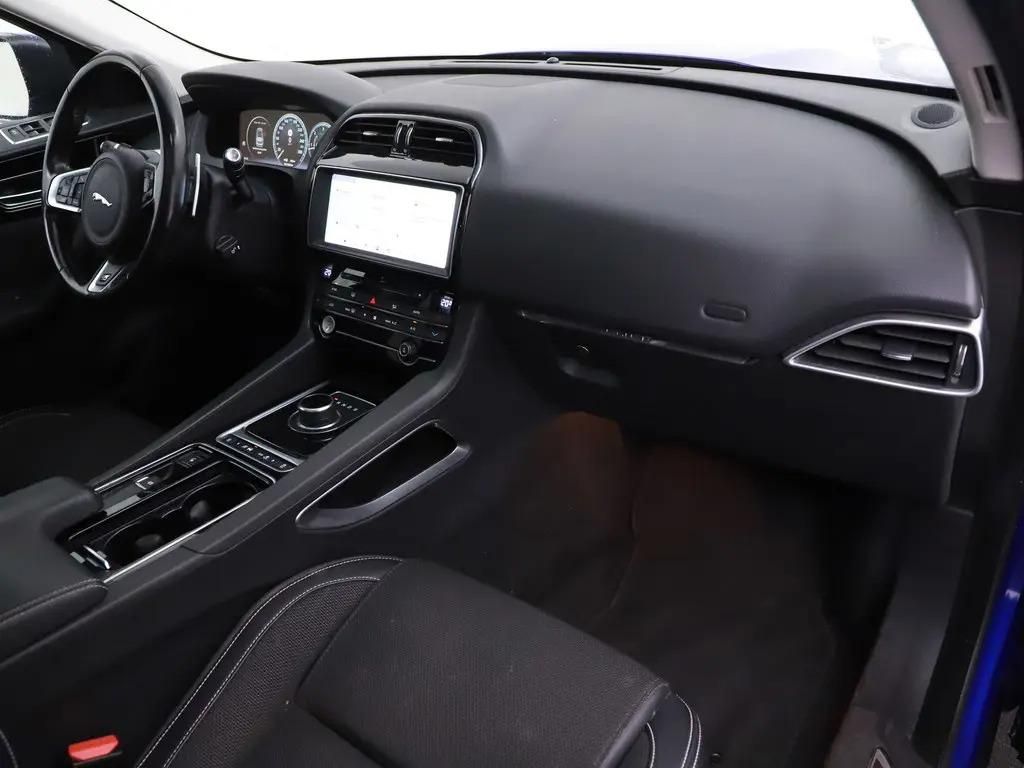 Jaguar F-Pace, 25D AWD 177kW R-Sport DPH TZ - fotka 4