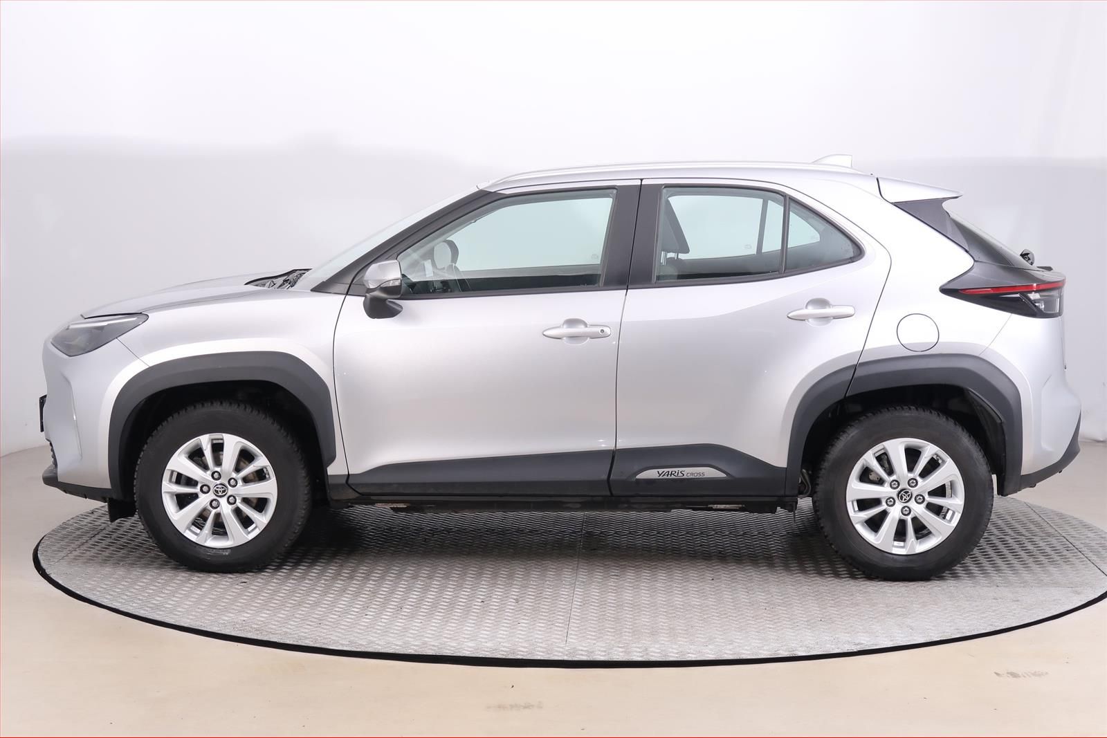 Toyota Yaris Cross, 1.5 VVT-i, Comfort, ČR,1.maj - fotka 3