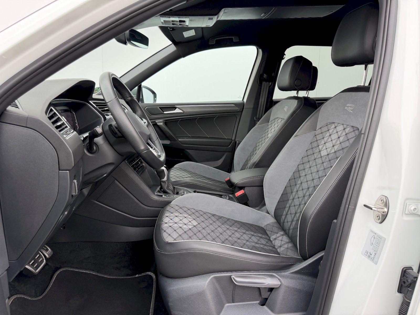 Volkswagen Tiguan Allspace, 2.0 TSI 140kW R-LINE 4MOTION - fotka 5