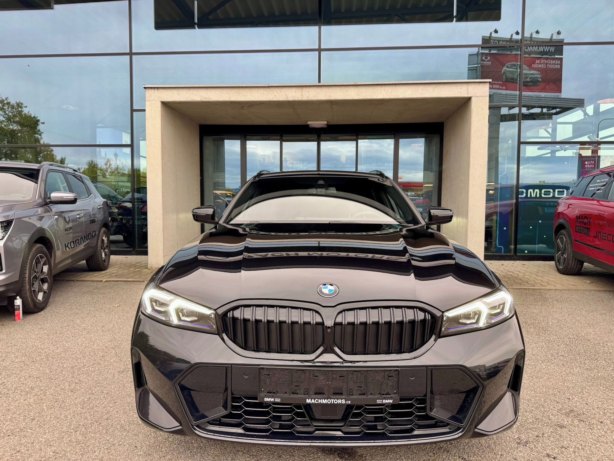 BMW Řada 3, 330d xDrive Touring - fotka 2