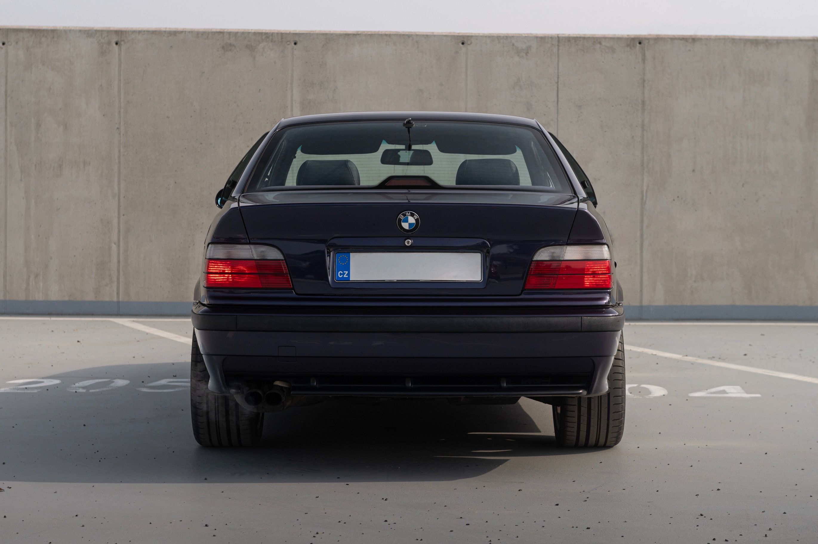 BMW Řada 3, E36 328i Coupe Individual - fotka 6