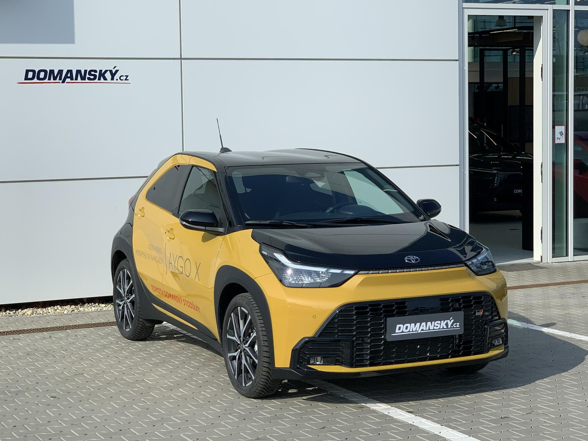 Toyota Aygo, X GR SPORT 1,5 HEV AT - fotka 2