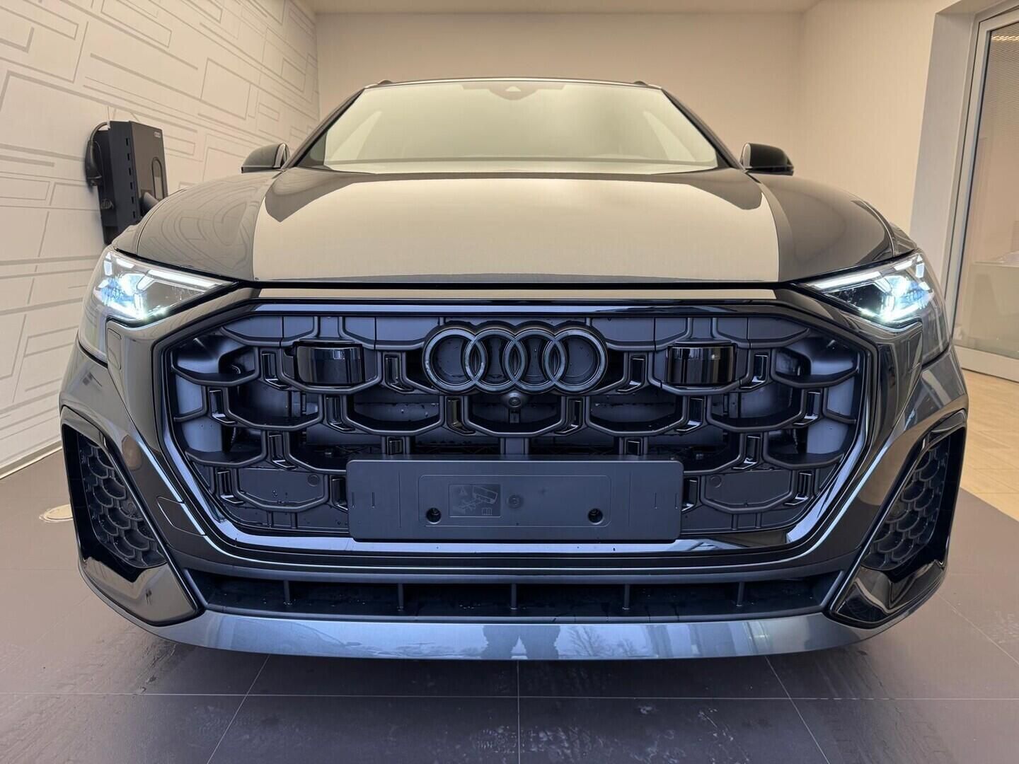 Audi Q8, SUV  50 TDI quattro 210 kW - fotka 2