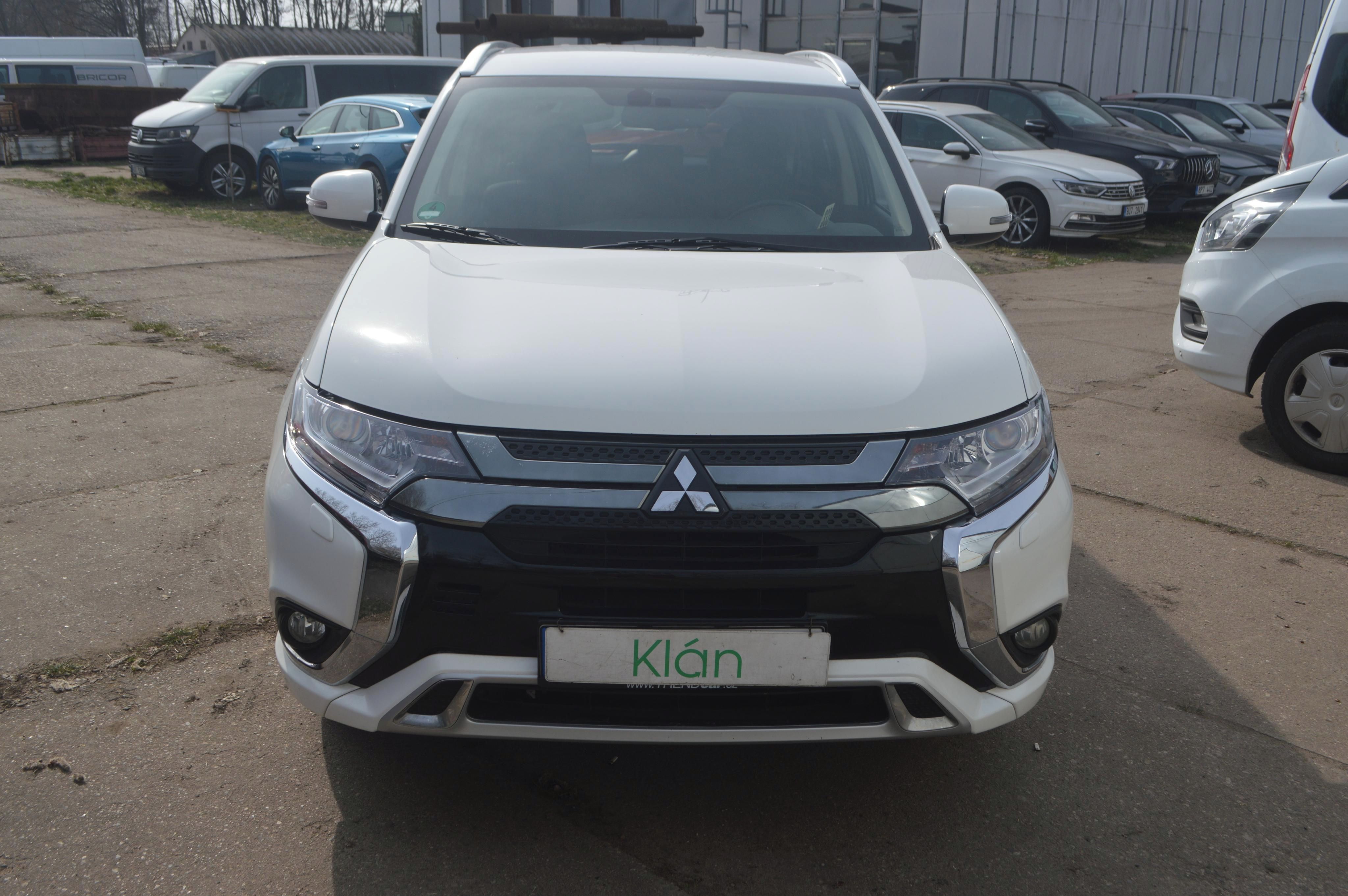 Mitsubishi Outlander, 2,4PHEV 1.MAJ 4x4 CEBIA TOP - fotka 2