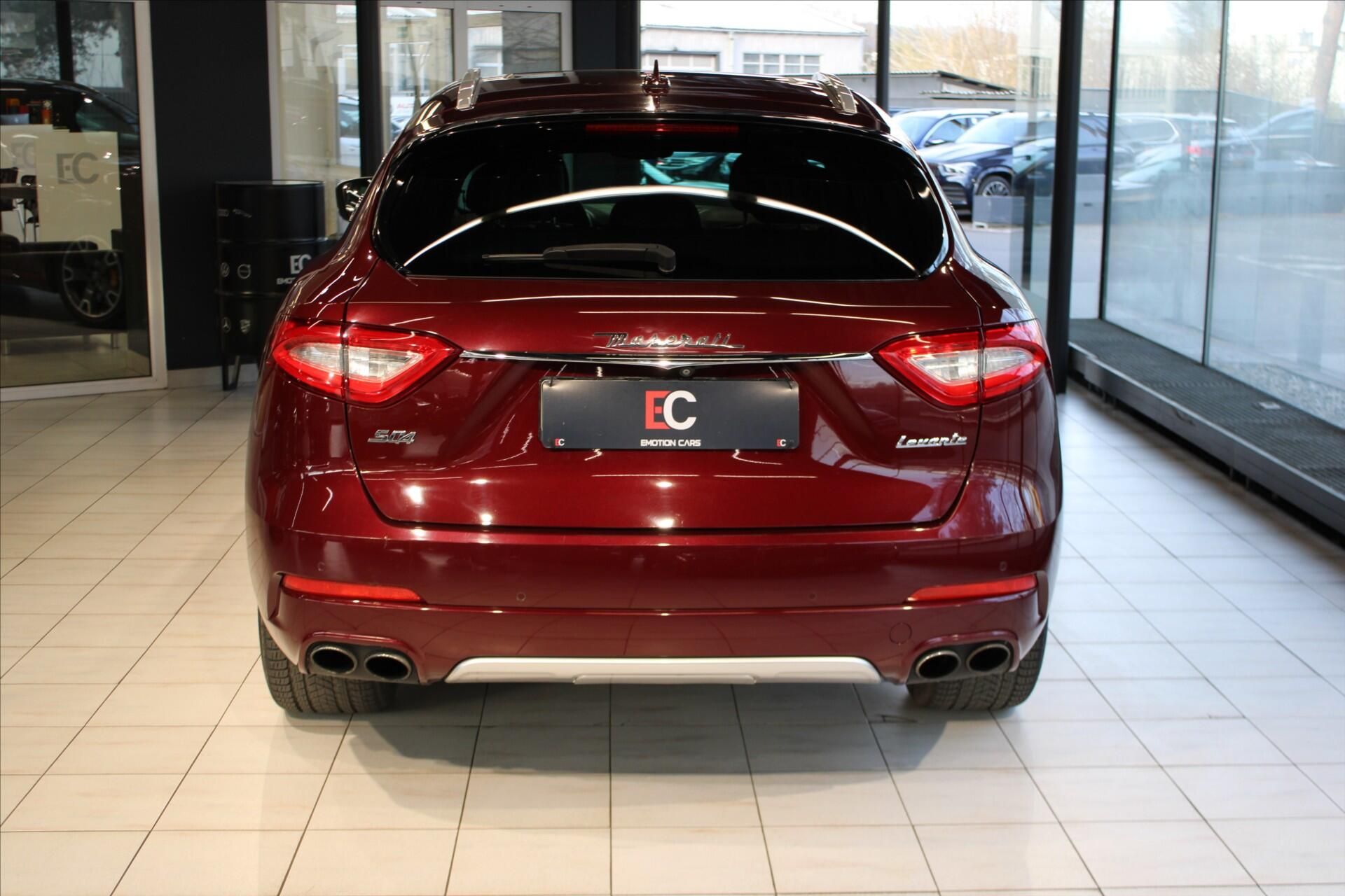 Maserati Levante, SQ4 GranLusso ACC/Pano/B&W - fotka 5