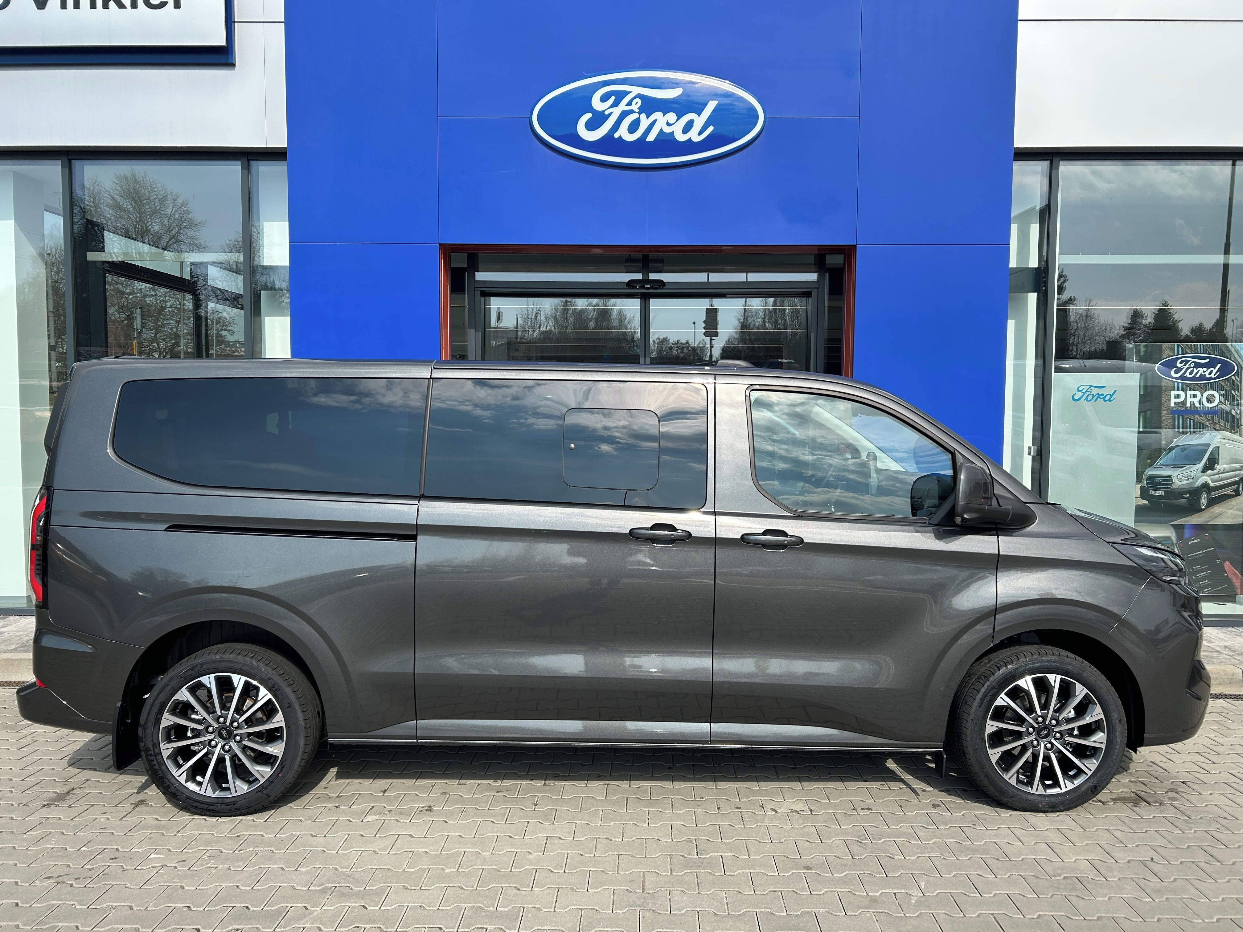 Ford Tourneo Custom, Titanium X L2 2.0EcoBlue 110kW - fotka 4