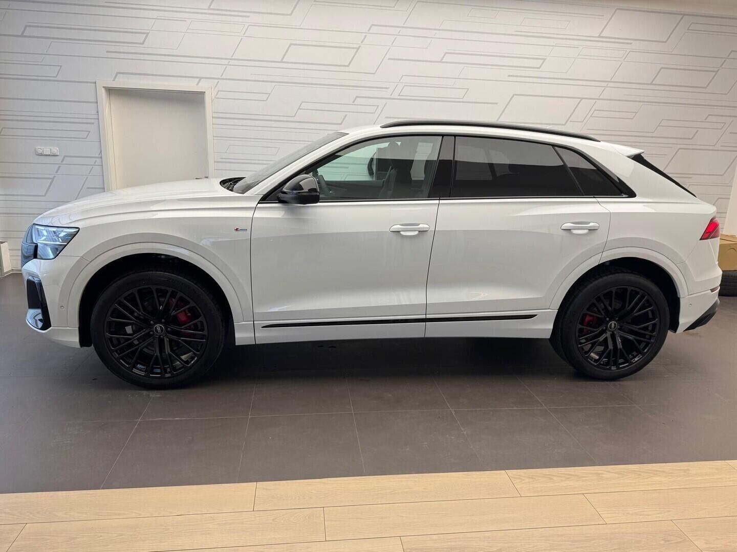 Audi Q8, SUV 50 TDI quattro 210 kW - fotka 4