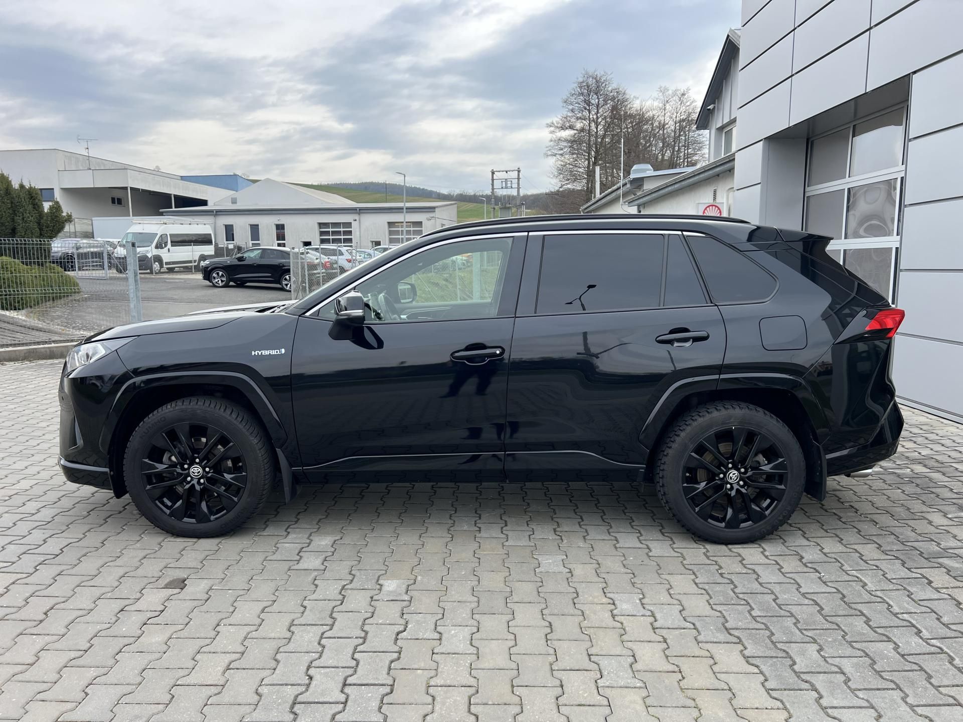 Toyota Rav4, Hybrid, Black edition - fotka 2