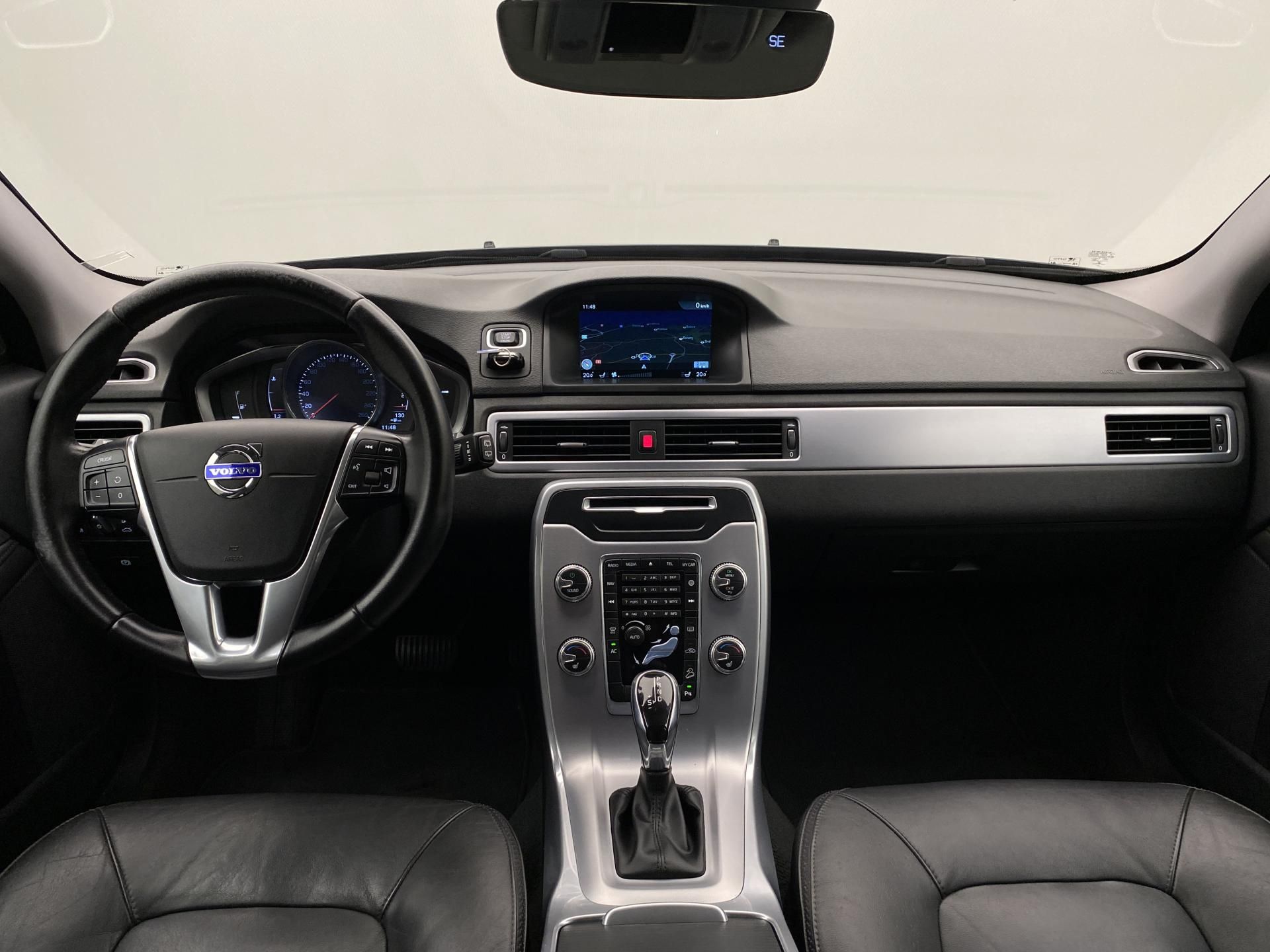 Volvo XC70, D4 AWD SUMMUM AUT CZ - fotka 2