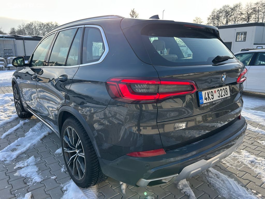 BMW X5, xDrive 40i - fotka 6