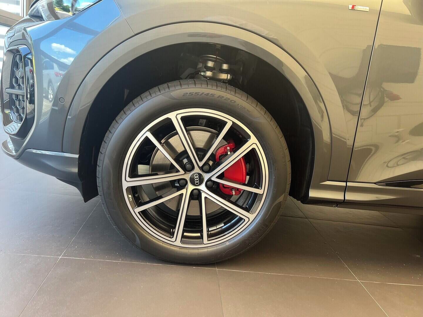 Audi Q5, S-line 40 TDI quattro STR 150 - fotka 5