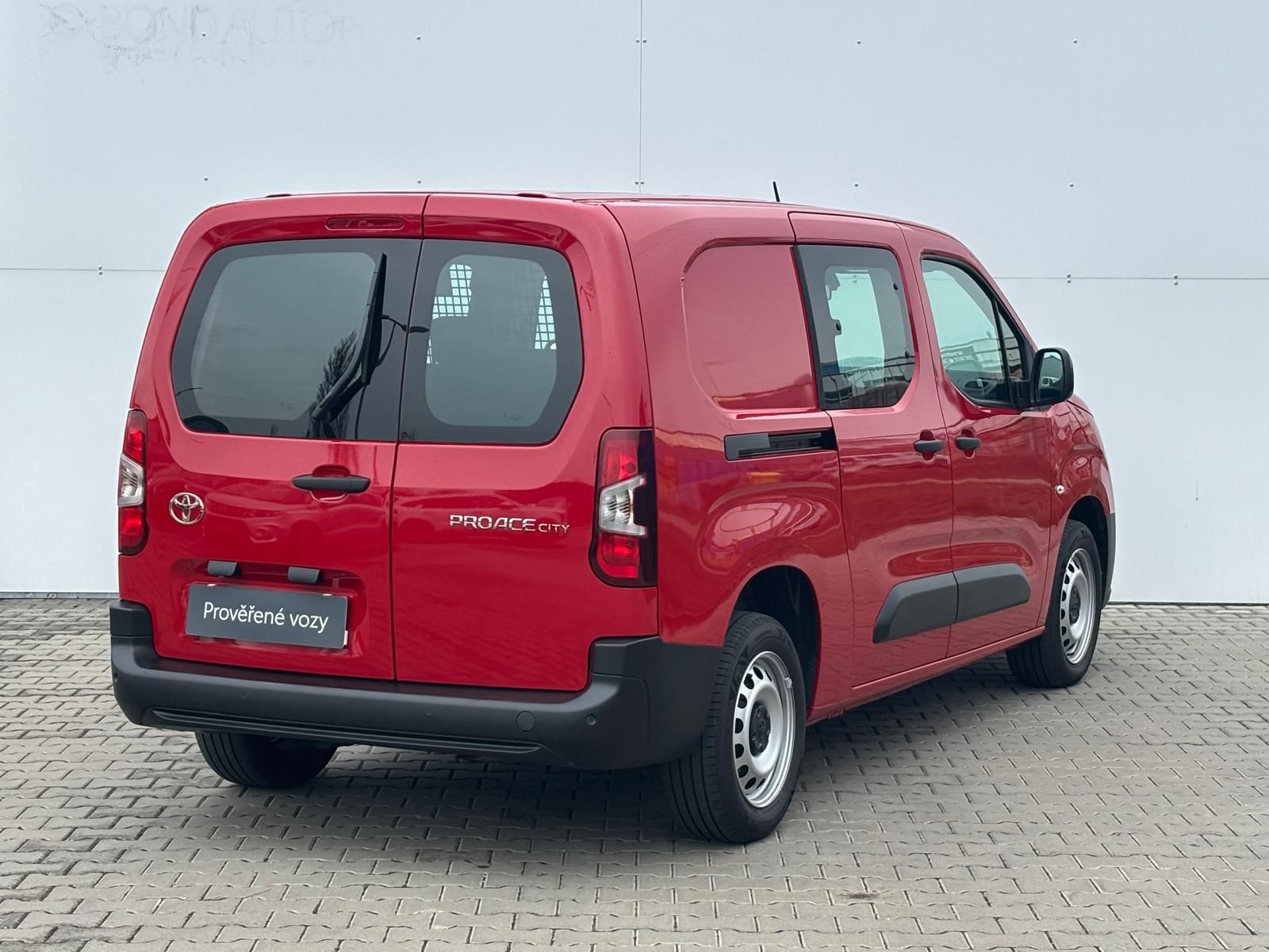 Toyota Proace City, 1.5 D-4D Extra CrewCab Active - fotka 2