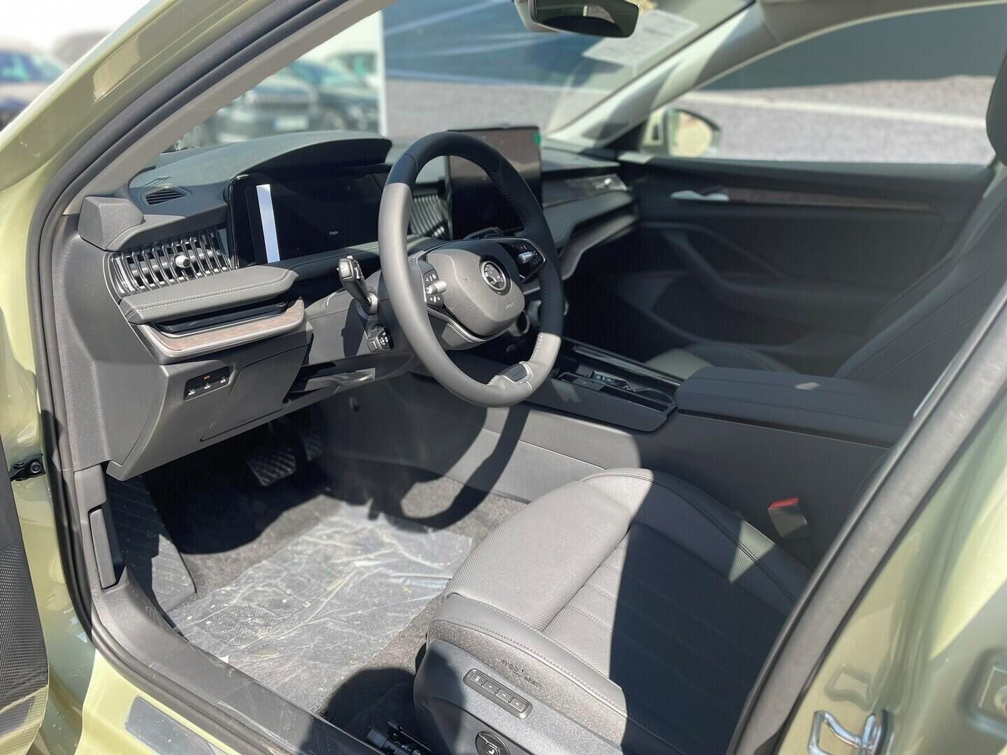 Škoda Superb, Combi  L&K  1,5 TSI 150 kW - fotka 6