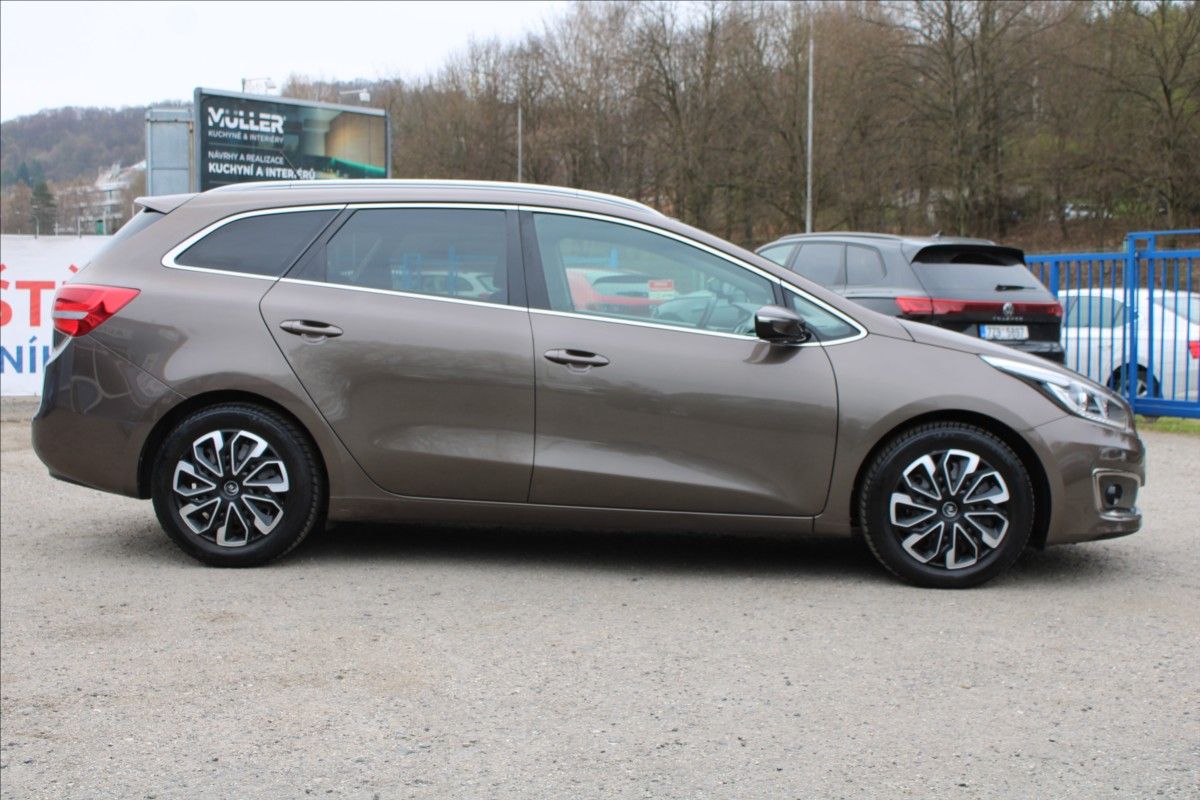 Kia Cee´d, 1,6 CRDi  ČR,COMFORT PLUS - fotka 4