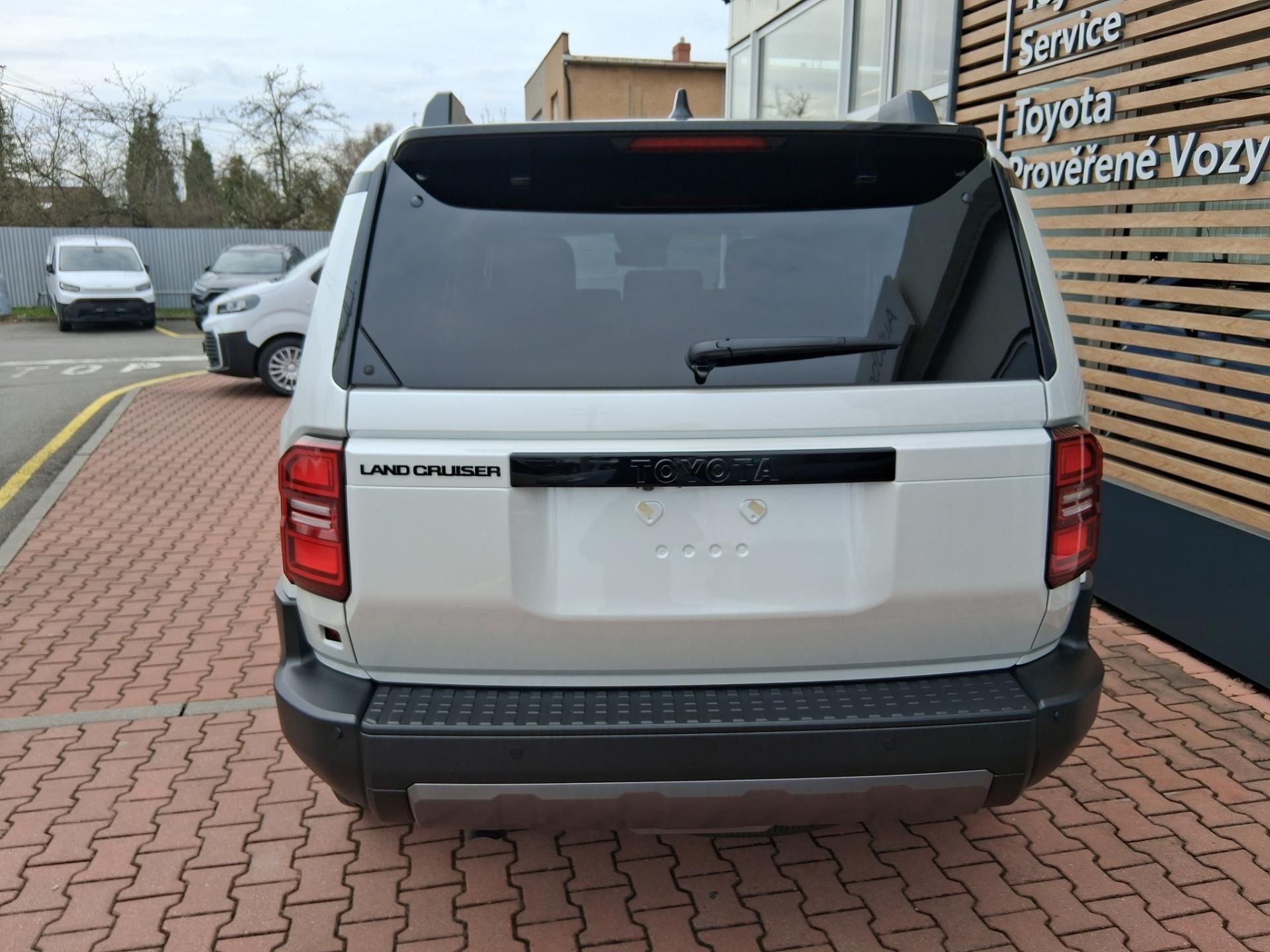 Toyota Land Cruiser, 2,8 MHEV EXECUTIVE + SKYVIEW - fotka 5