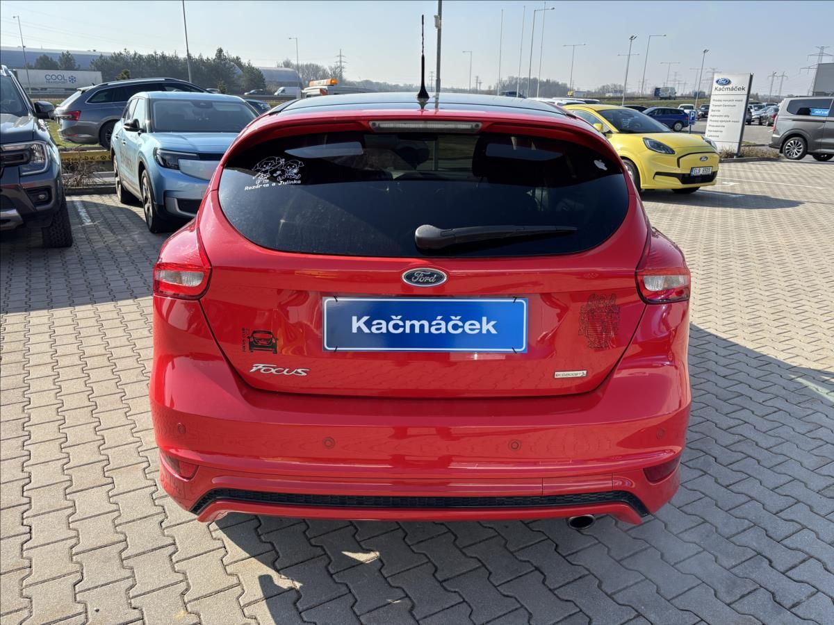 Ford Focus, 1,5 Race Red 110 kW - fotka 4