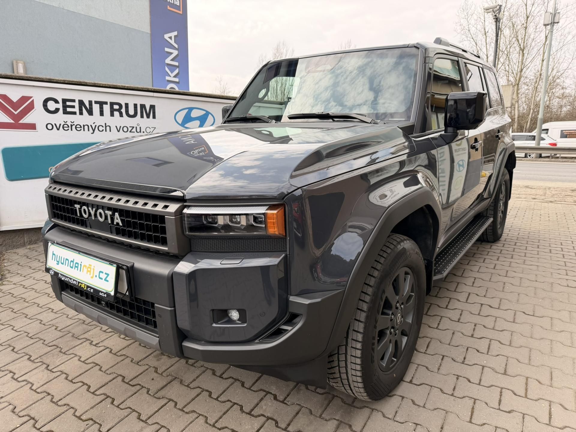 Toyota Land Cruiser, 2.8-INVINCIBLE-ZÁRUKA-DPH - fotka 3