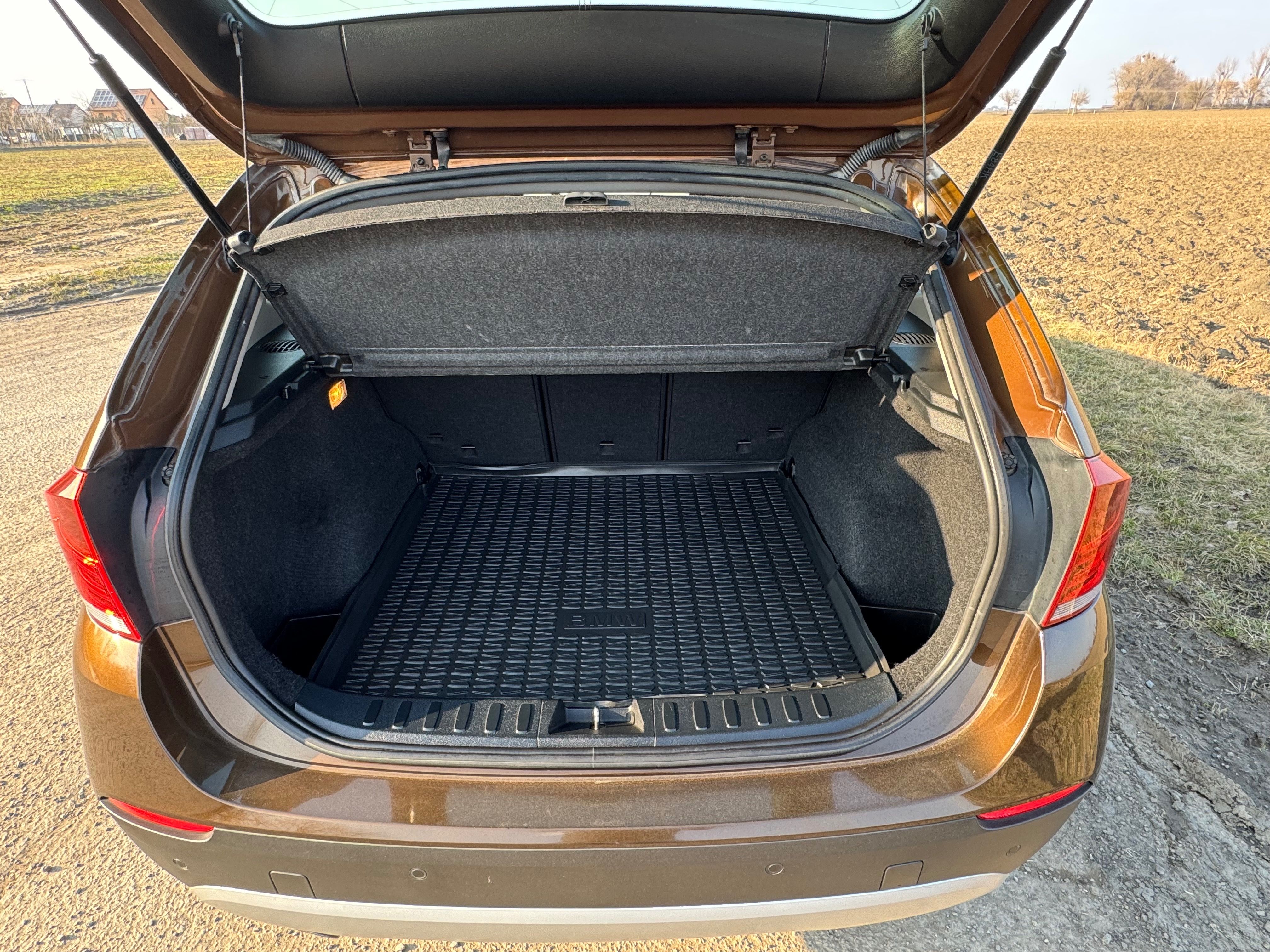 BMW X1, xDrive20d 4x4, nafta, automat - fotka 4