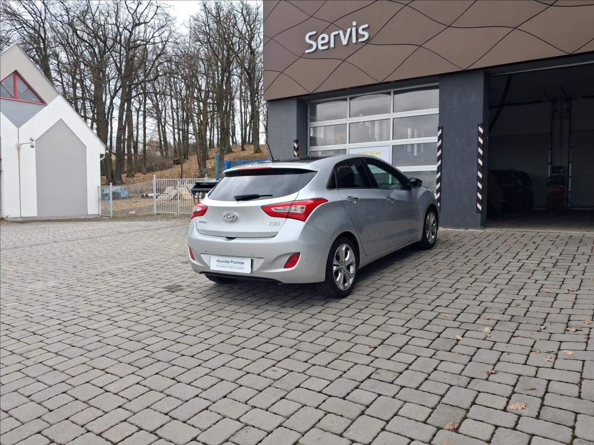 Hyundai i30, 1,6 GDI AT Weekend PANORAMA - fotka 2