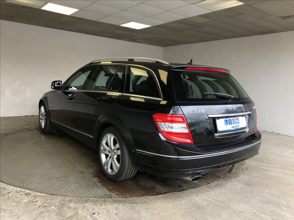 Mercedes-Benz Třídy C, 2,2 220 CDI - fotka 5